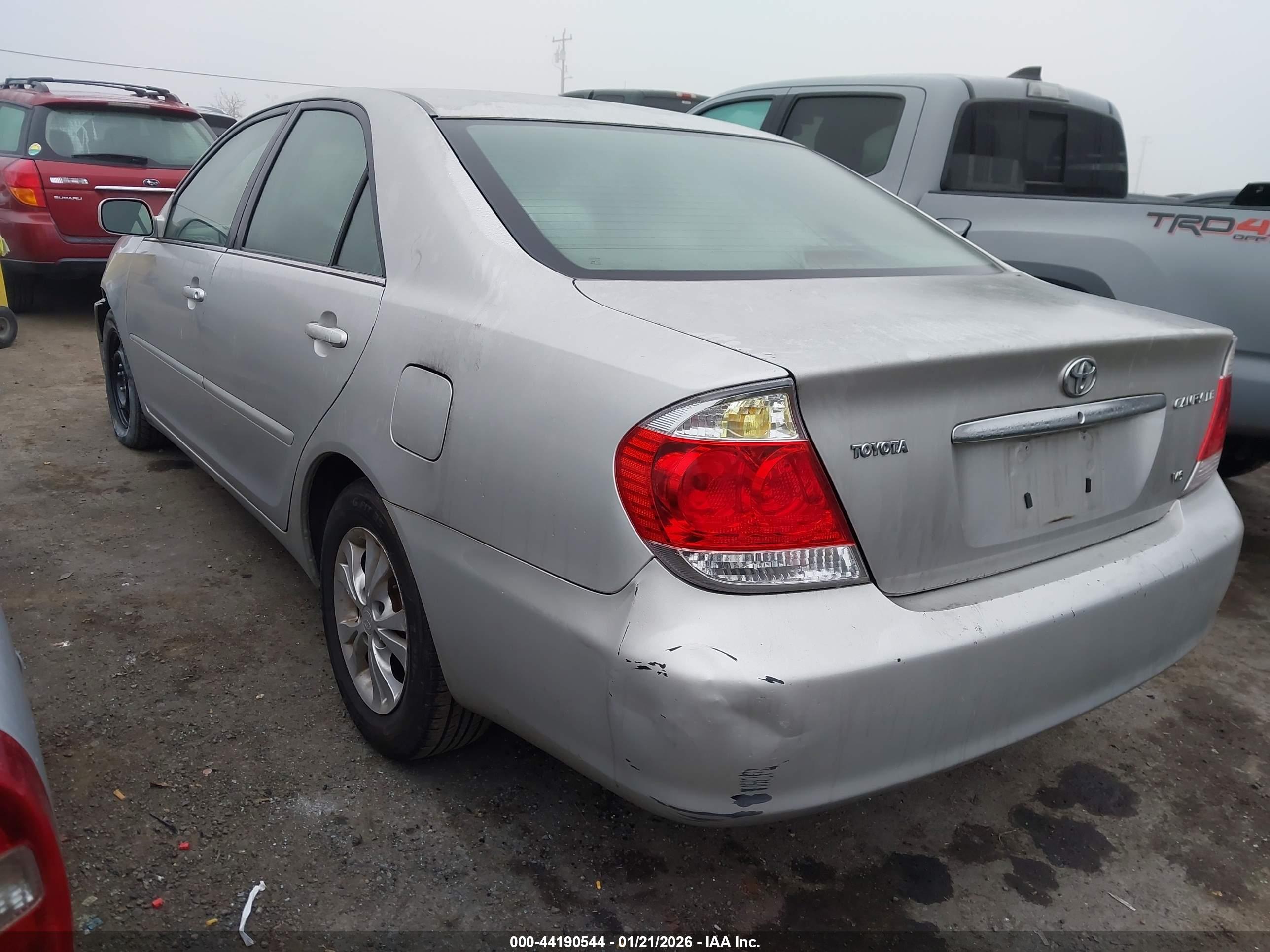 TOYOTA CAMRY image 3
