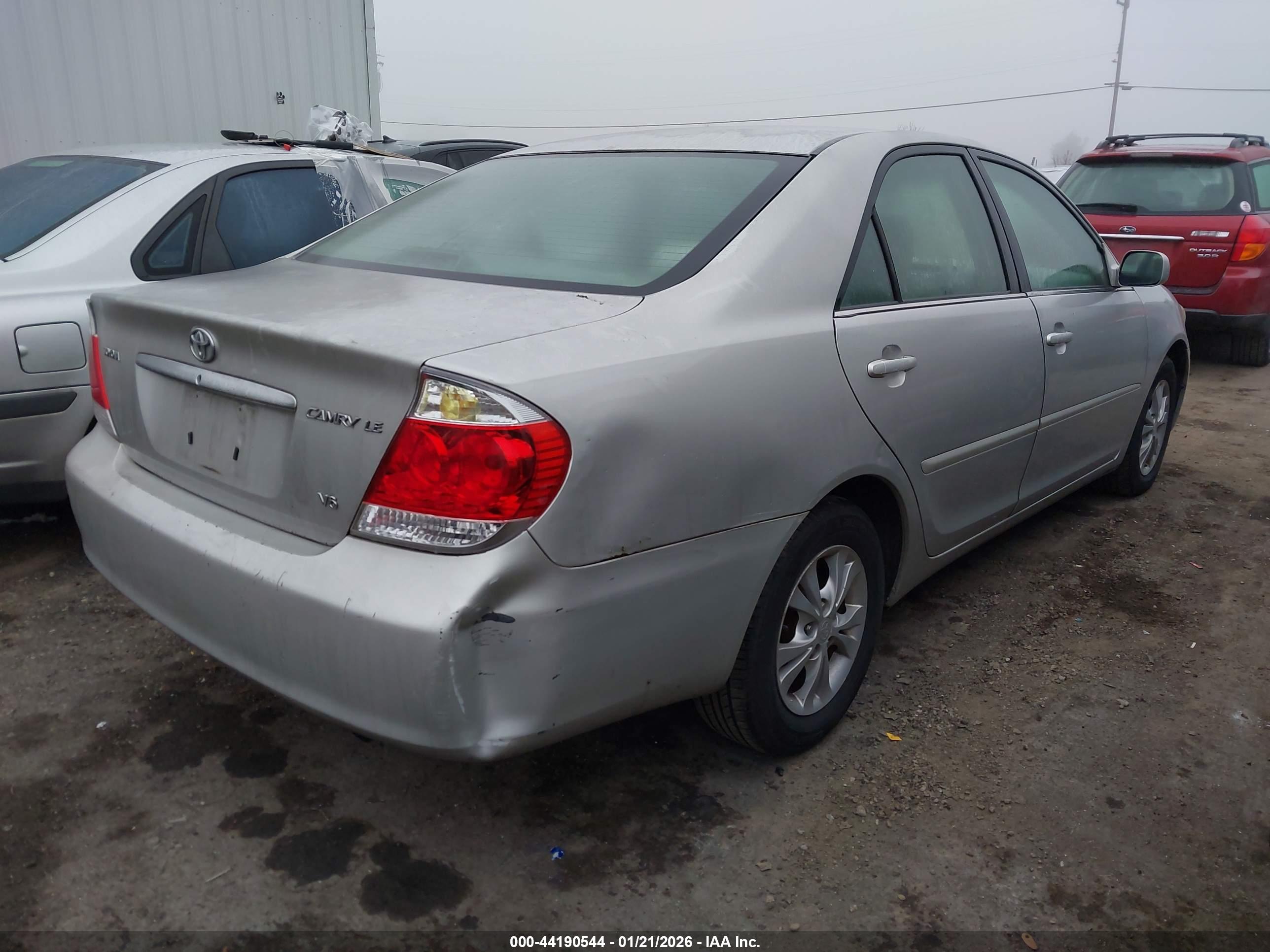 TOYOTA CAMRY image 4