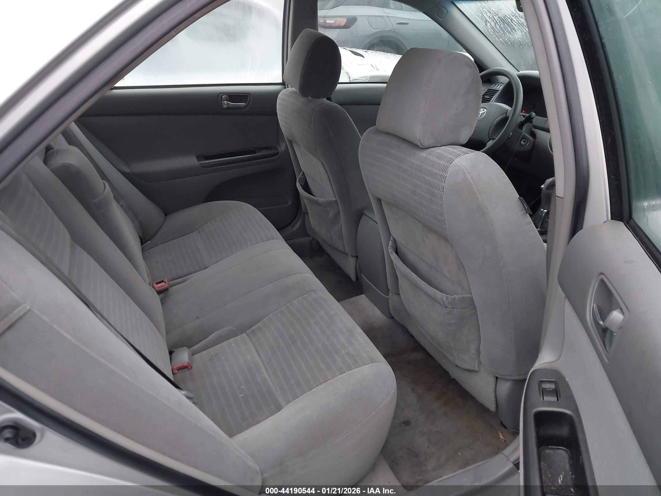 TOYOTA CAMRY image 8