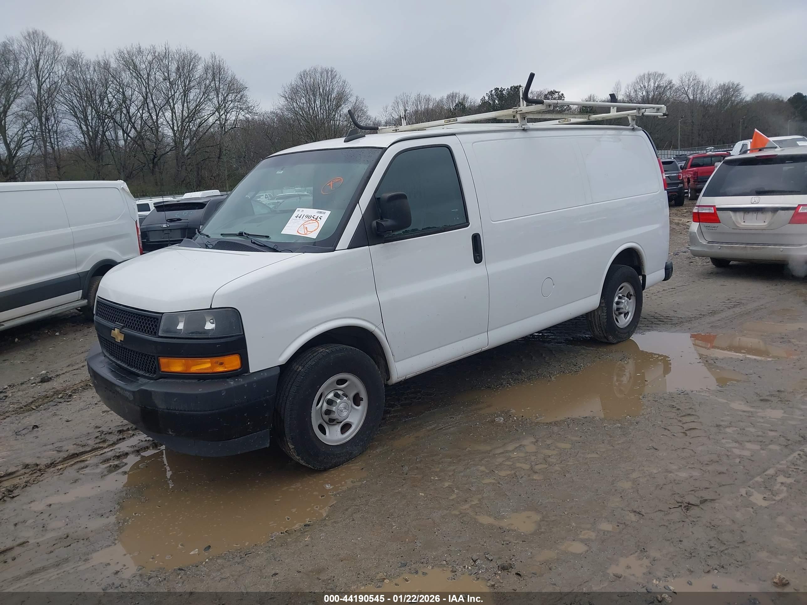 CHEVROLET EXPRESS image 2