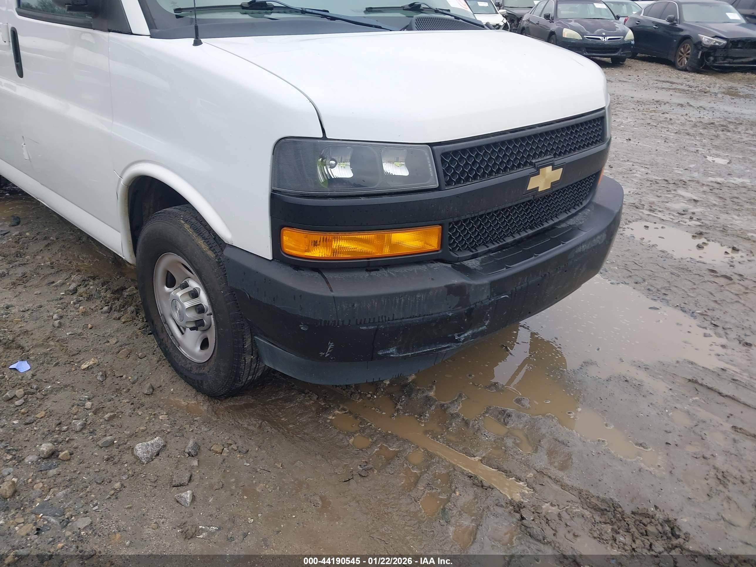 CHEVROLET EXPRESS image 6