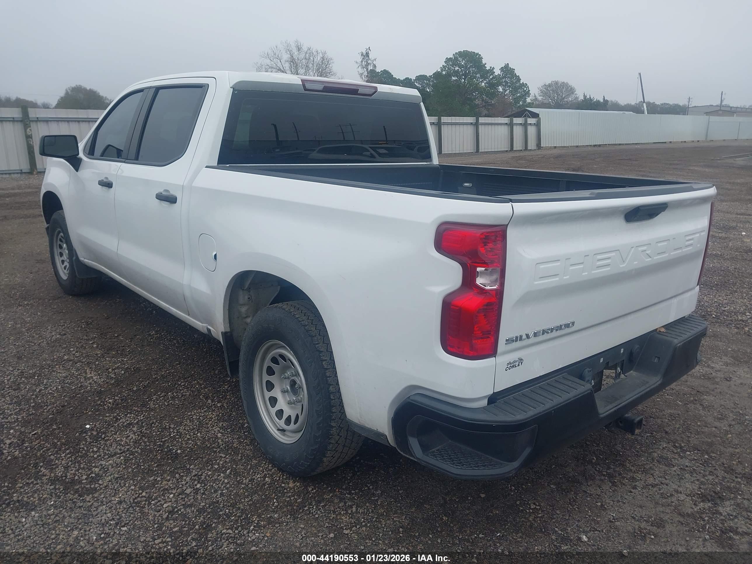 CHEVROLET SILVERADO image 3