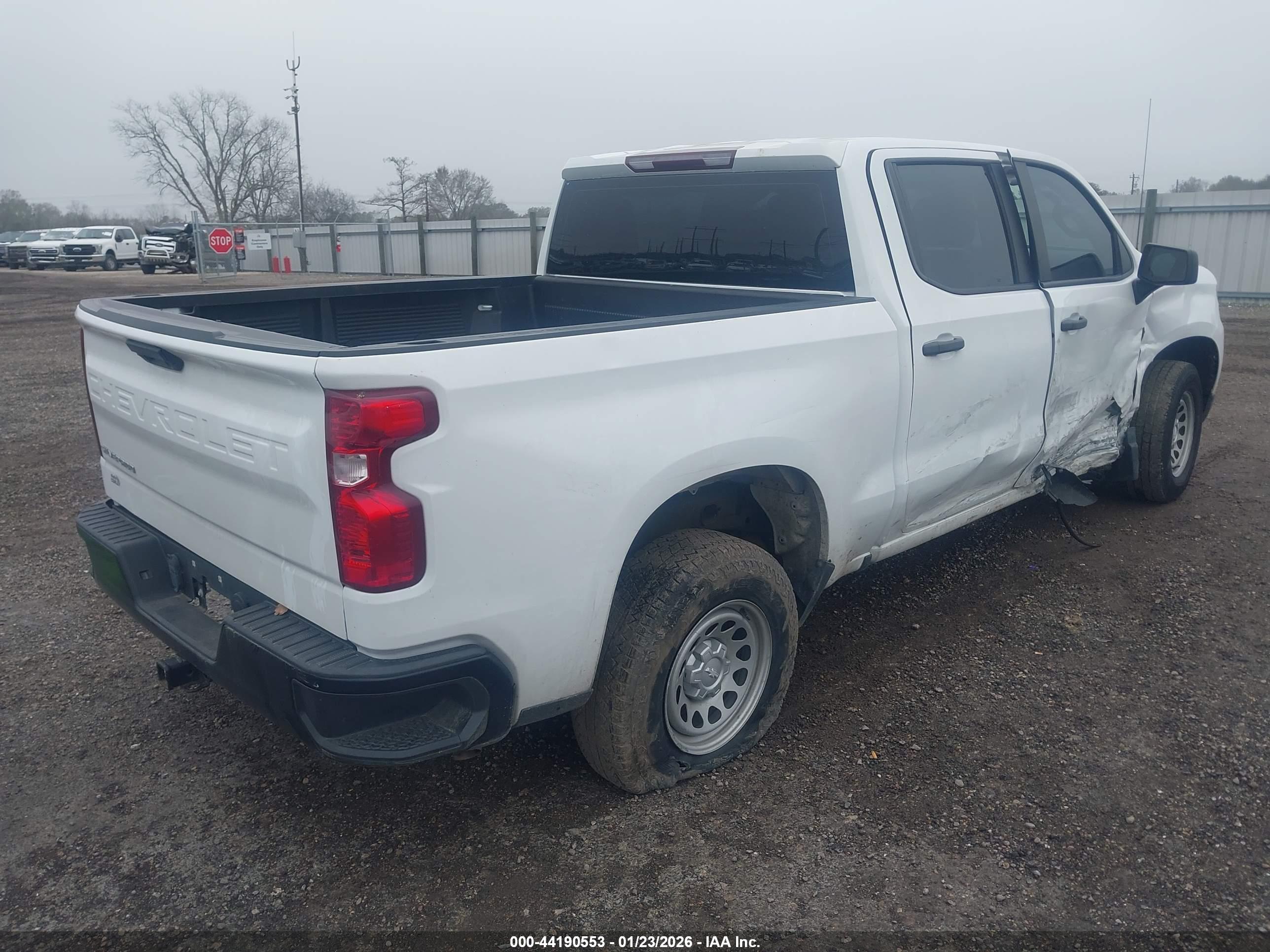 CHEVROLET SILVERADO image 4
