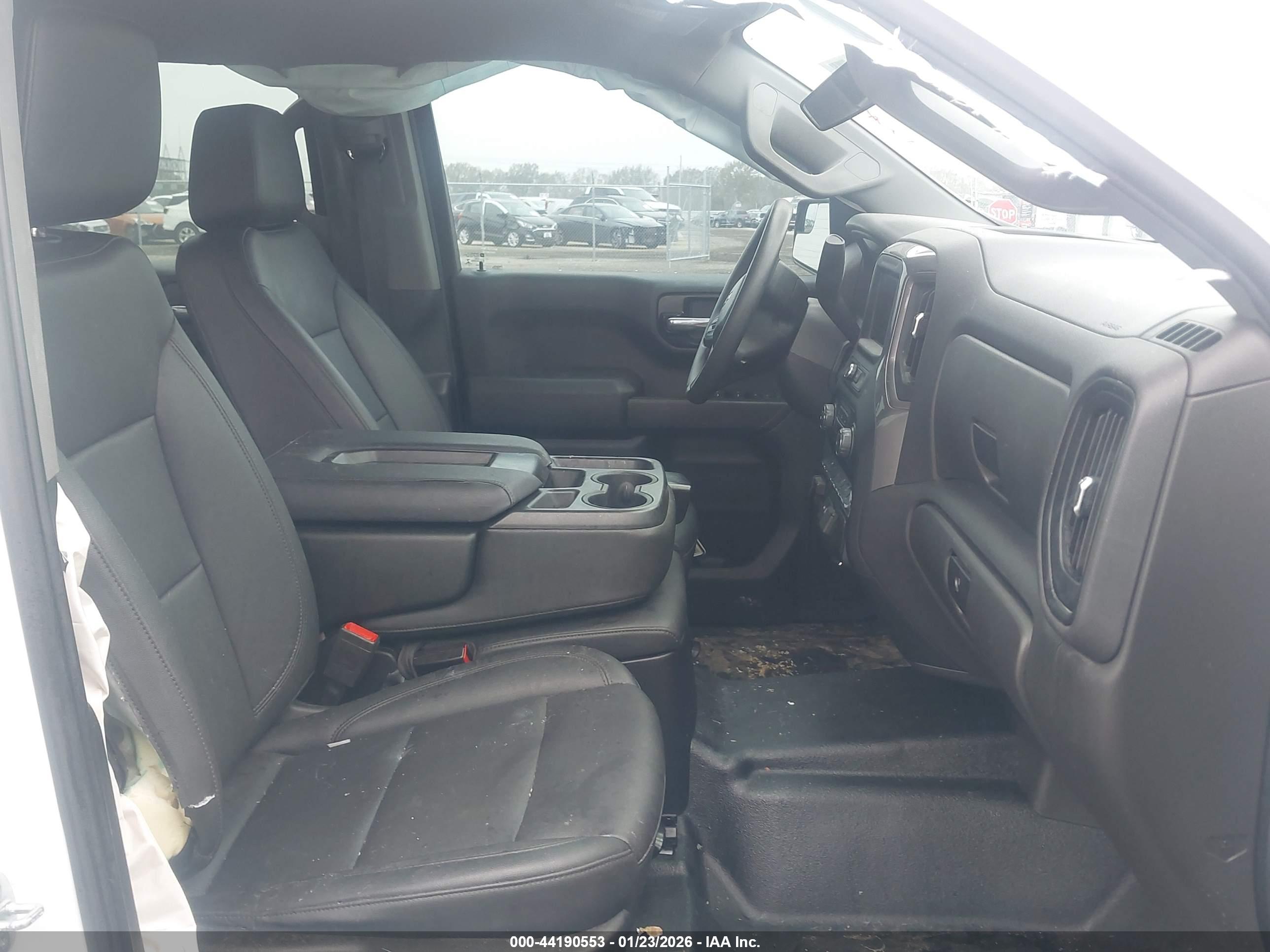 CHEVROLET SILVERADO image 5