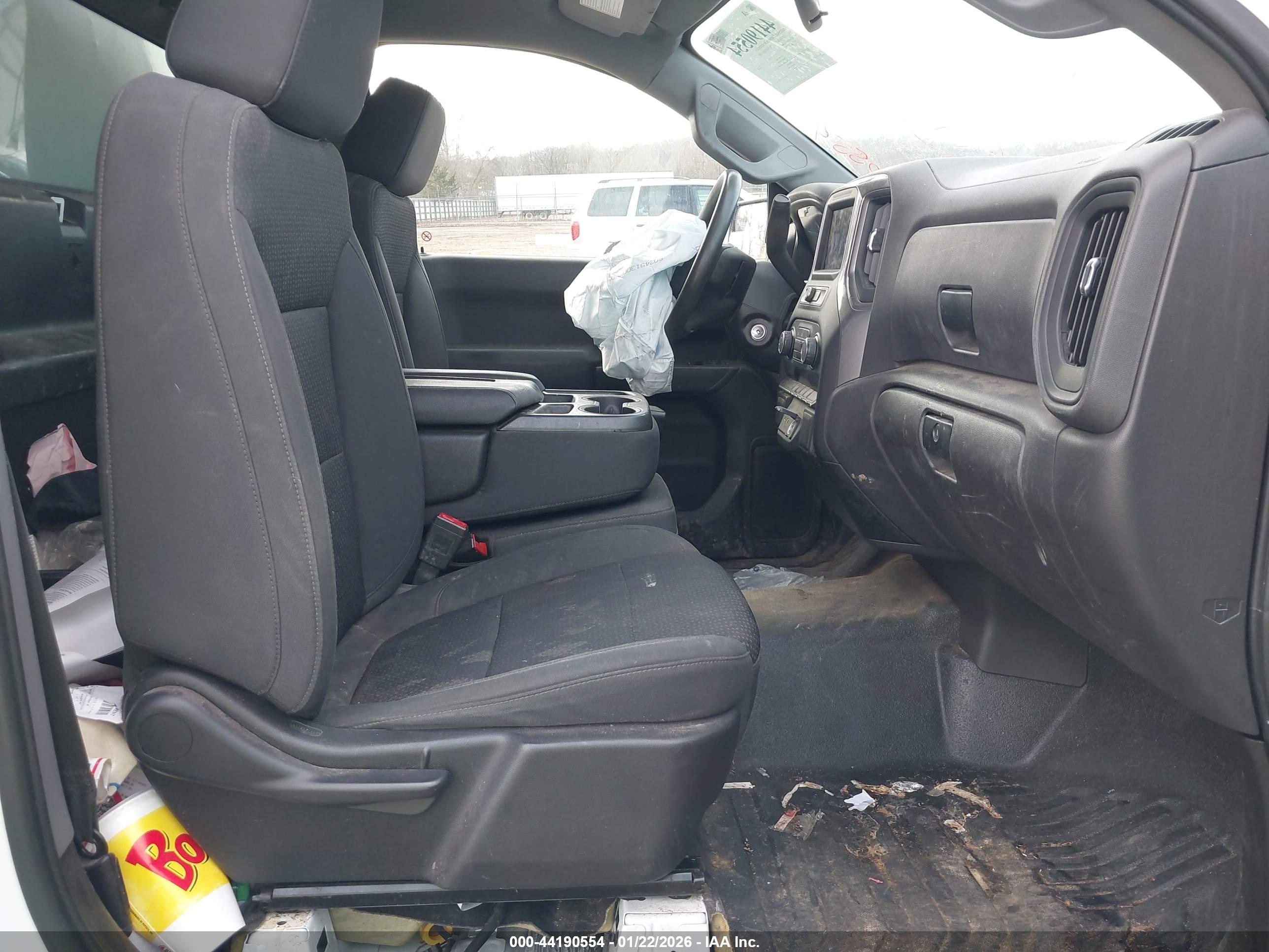 CHEVROLET SILVERADO image 5