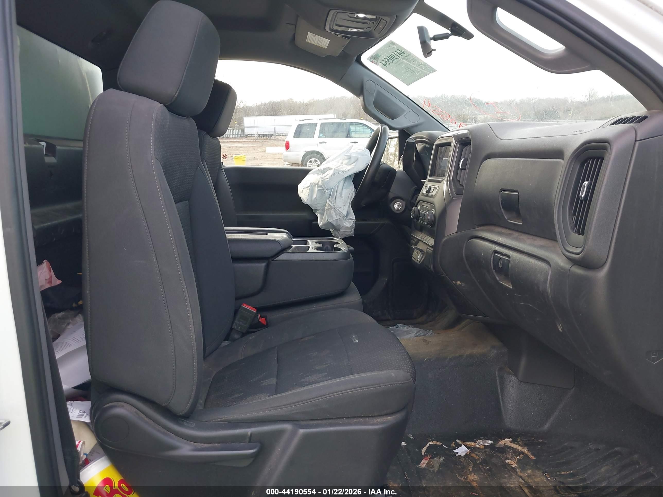 CHEVROLET SILVERADO image 8