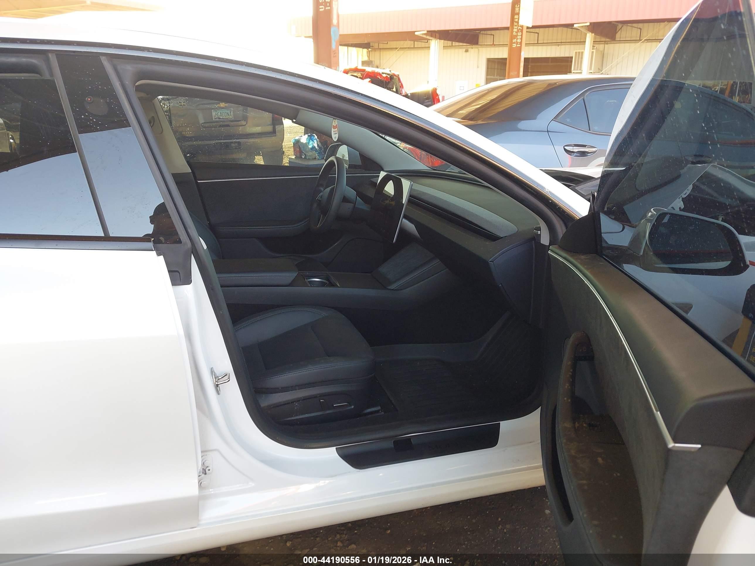 TESLA MODEL image 5