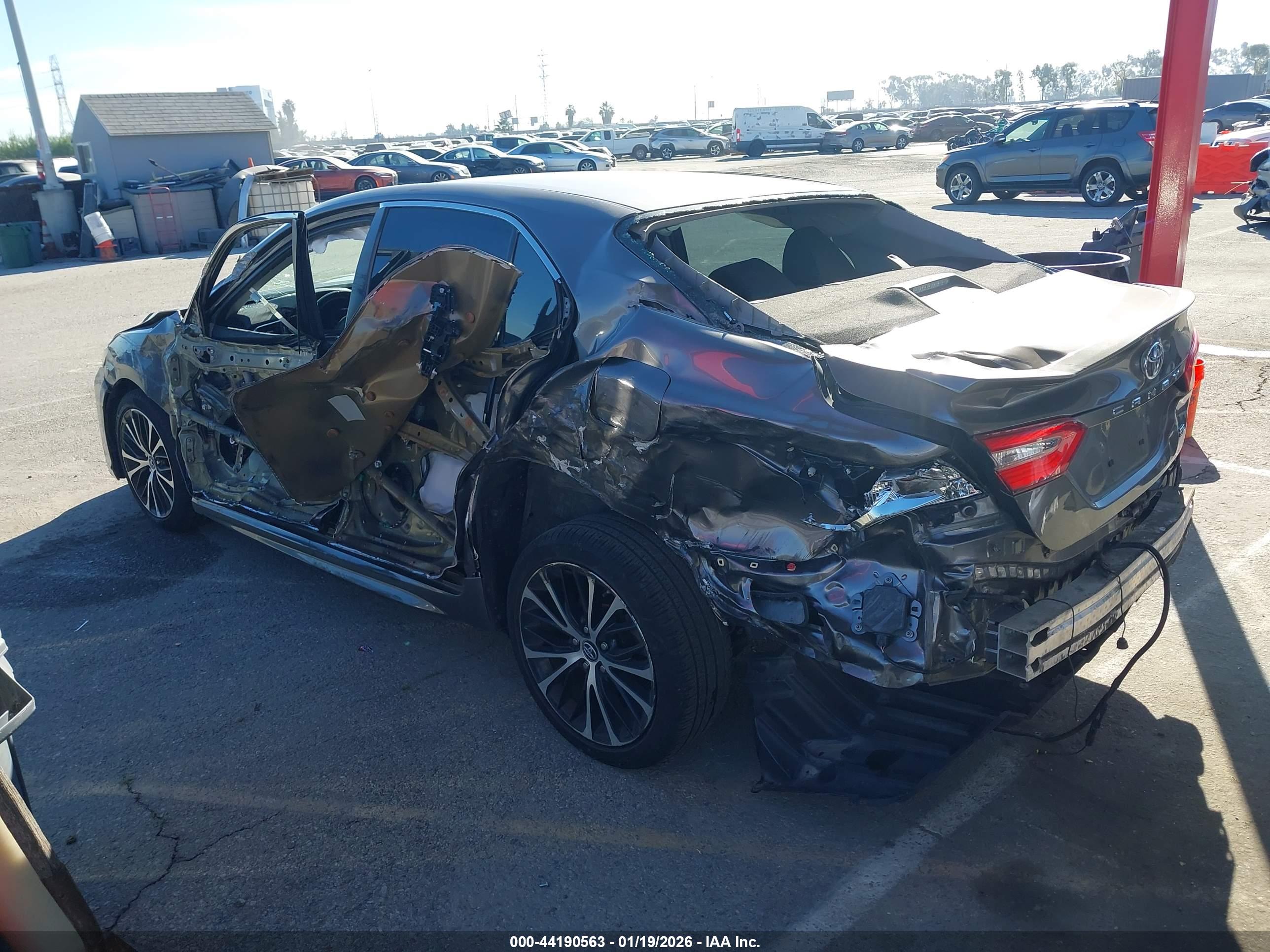 TOYOTA CAMRY image 3
