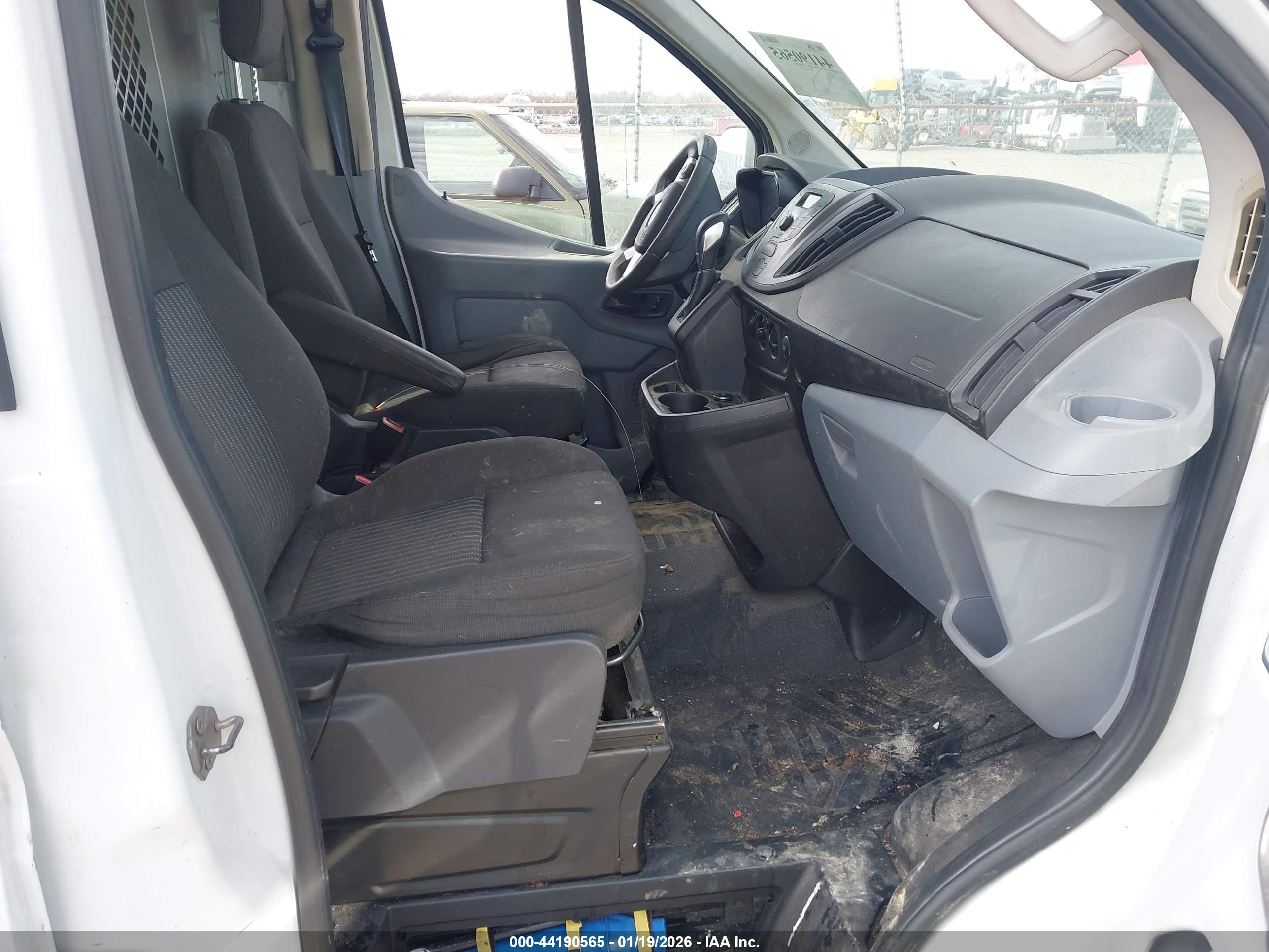 FORD TRANSIT-150 image 5