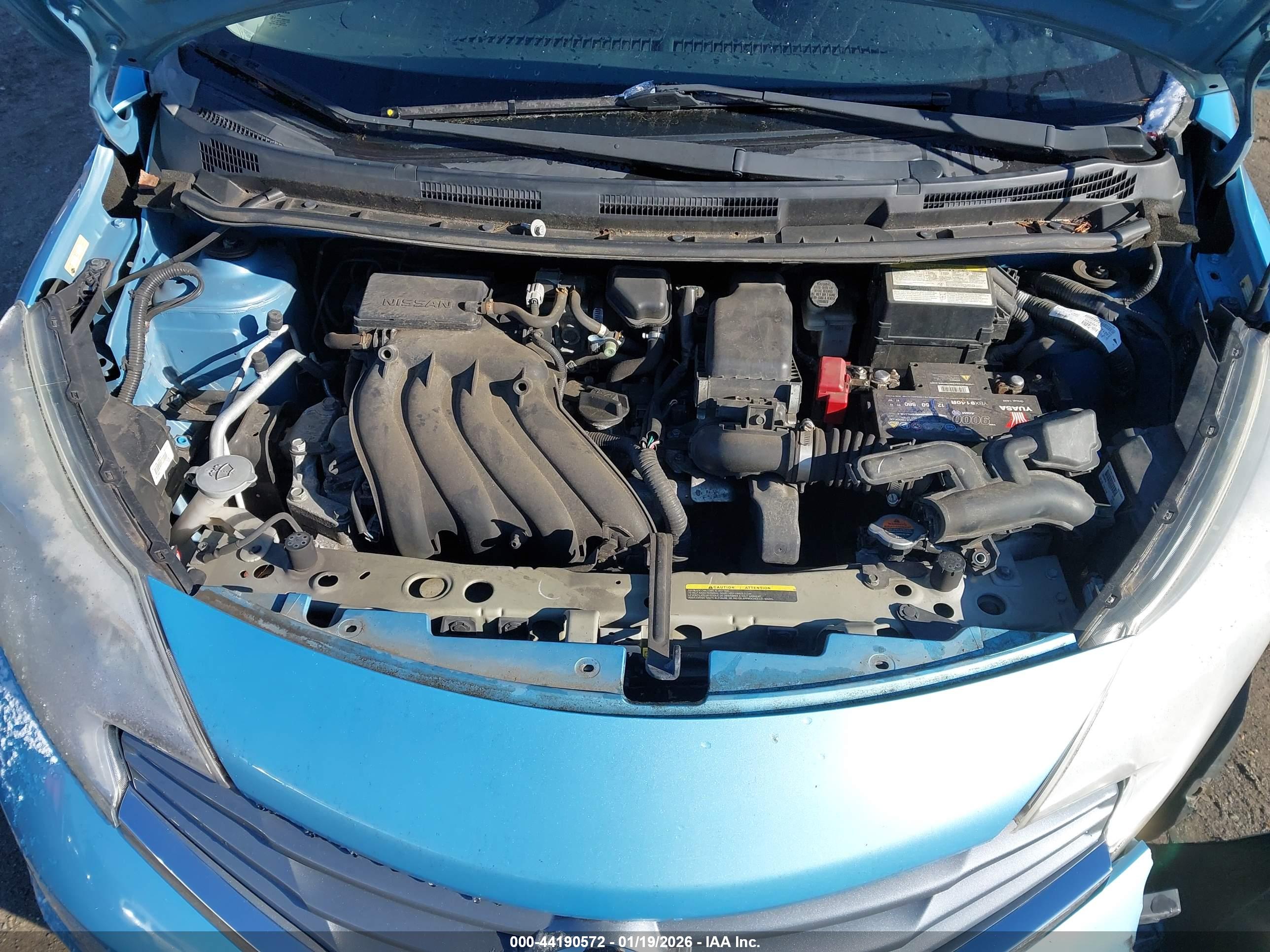 NISSAN VERSA image 10