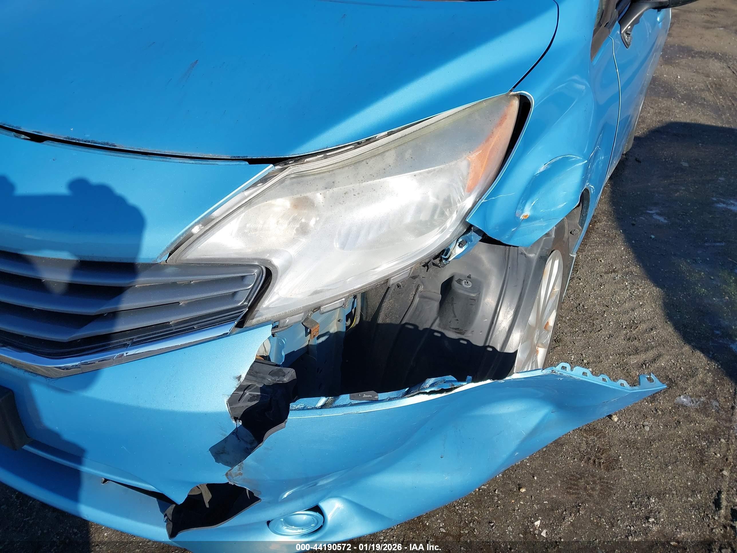 NISSAN VERSA image 6