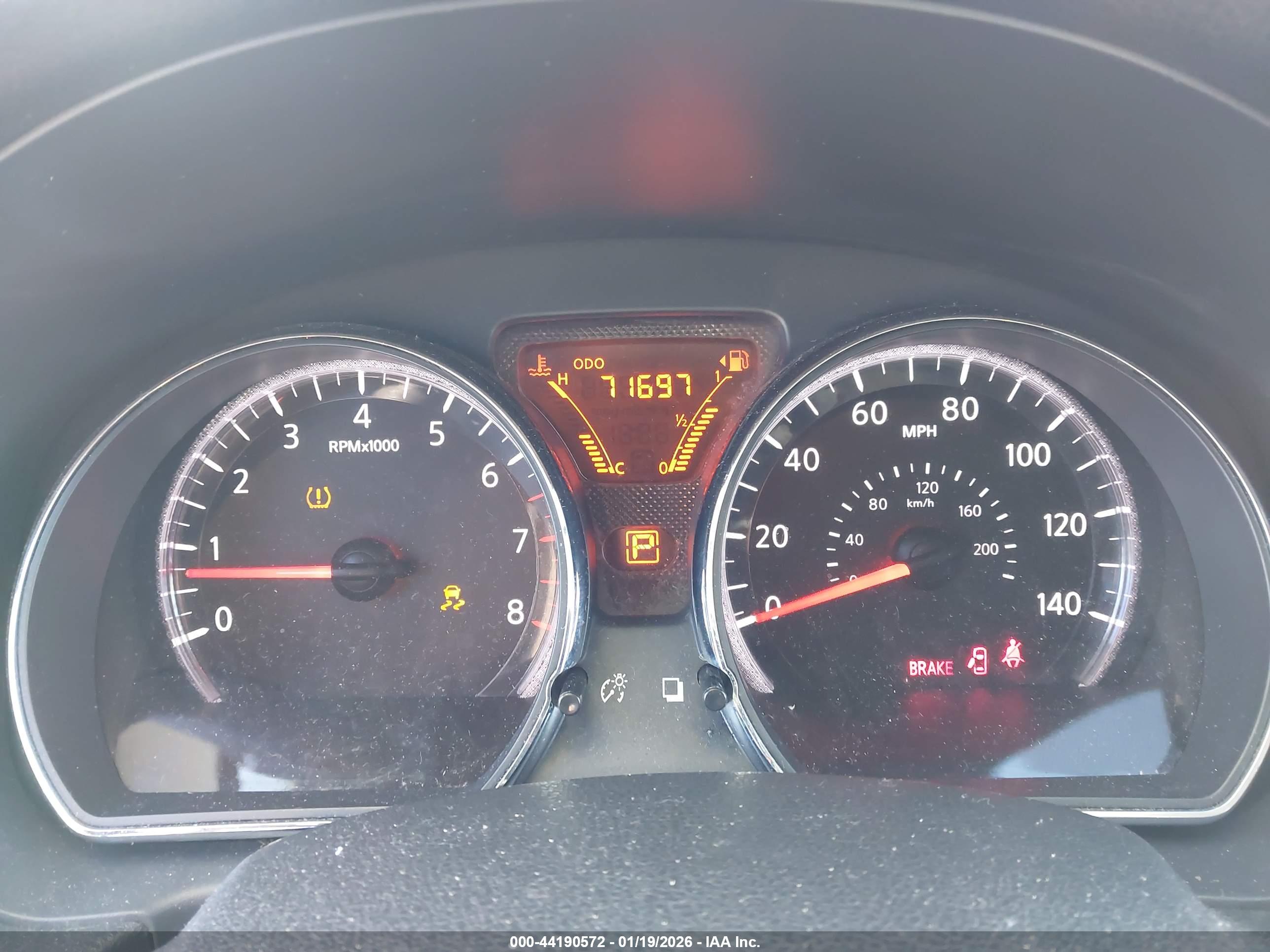 NISSAN VERSA image 7