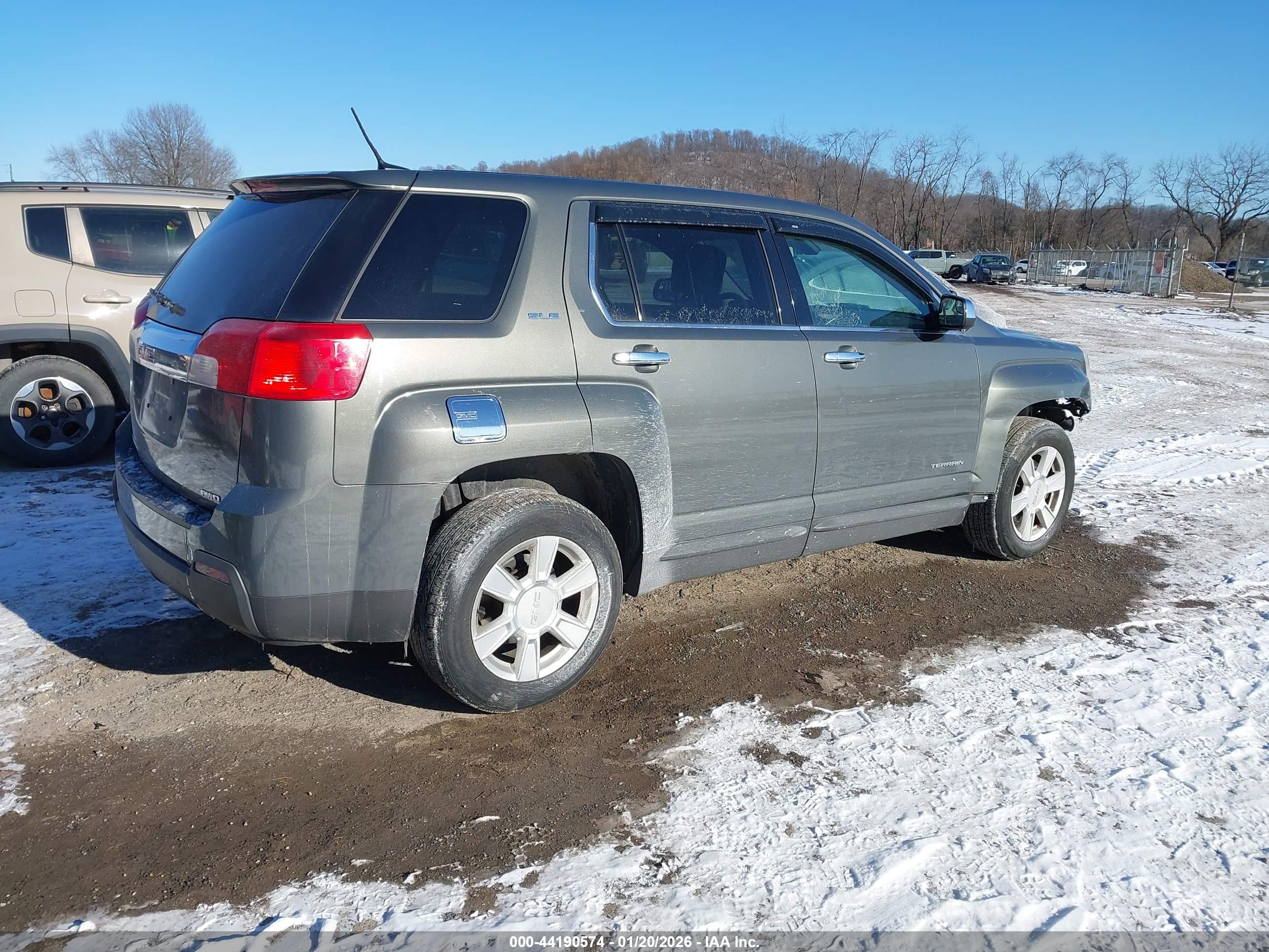 GMC TERRAIN image 4