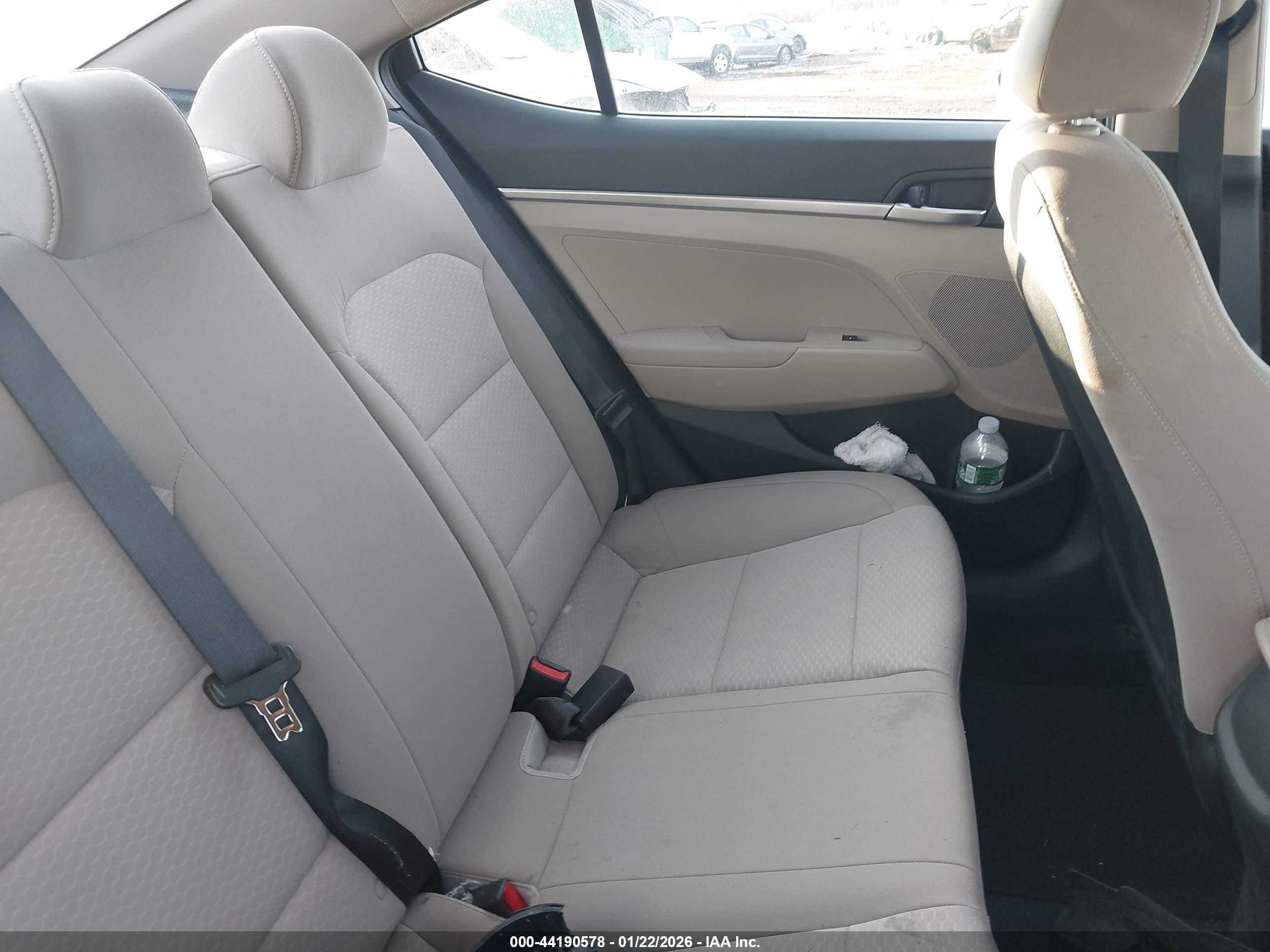 HYUNDAI ELANTRA image 8