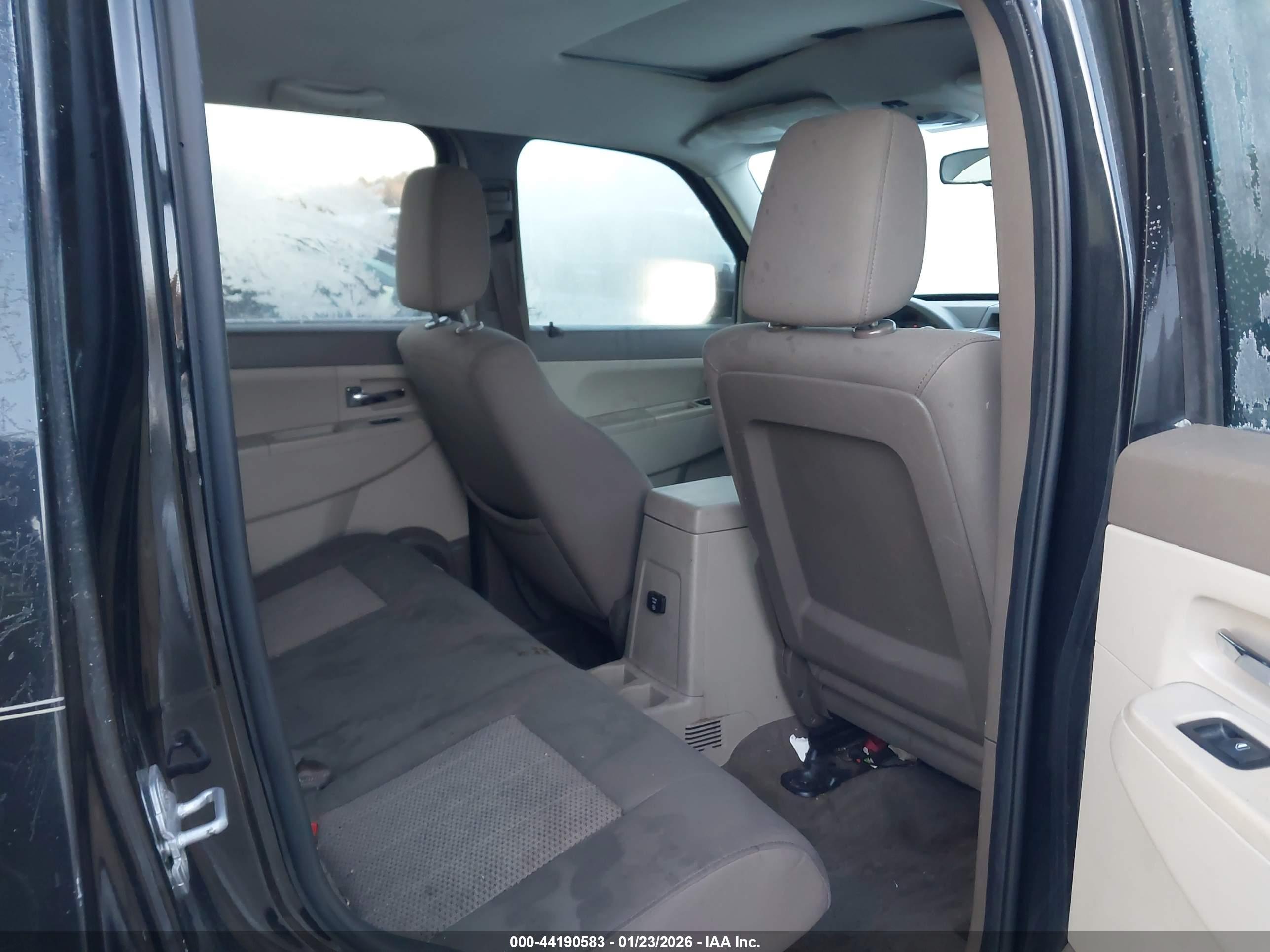 JEEP LIBERTY image 8