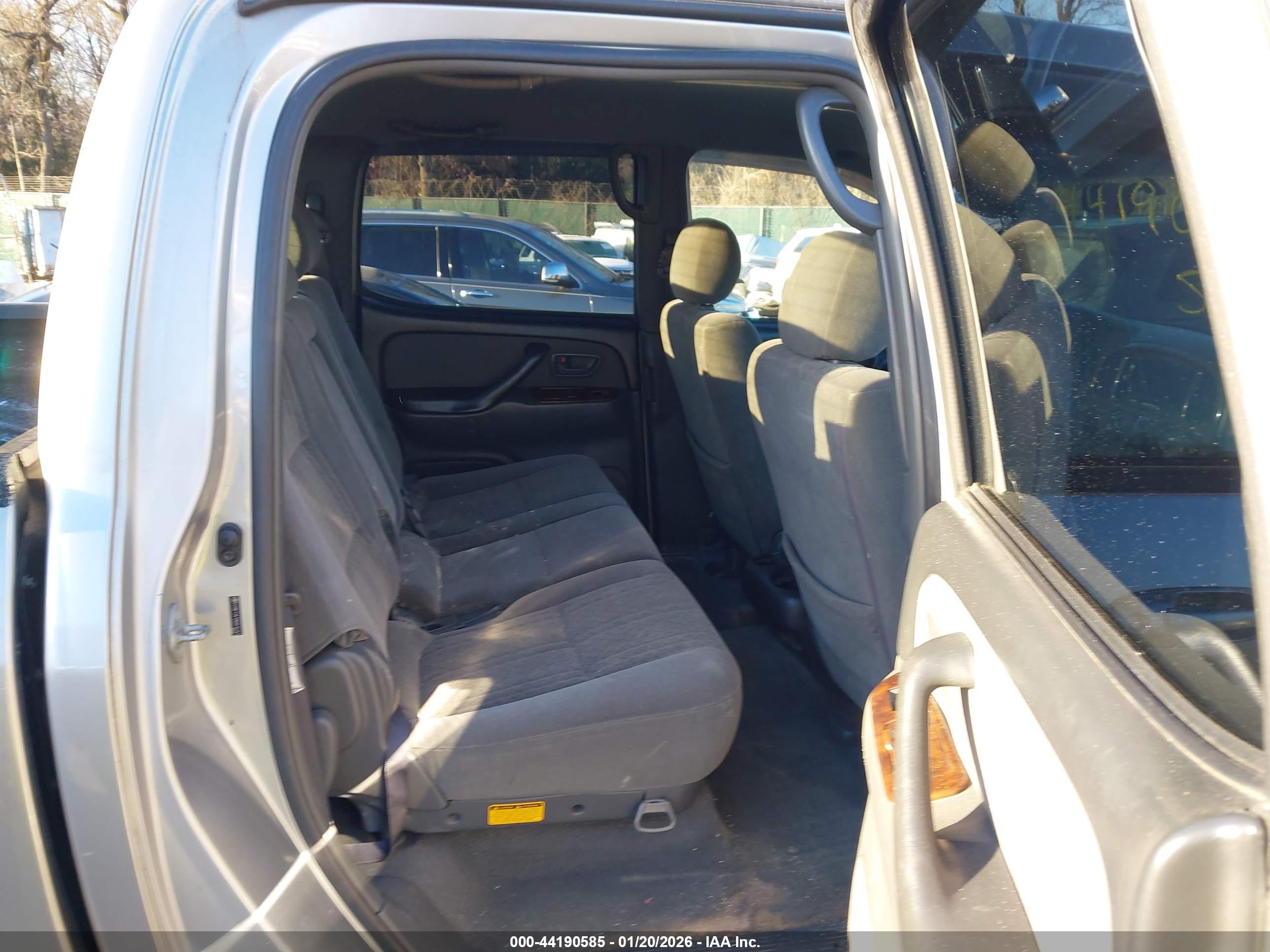 TOYOTA TUNDRA image 8