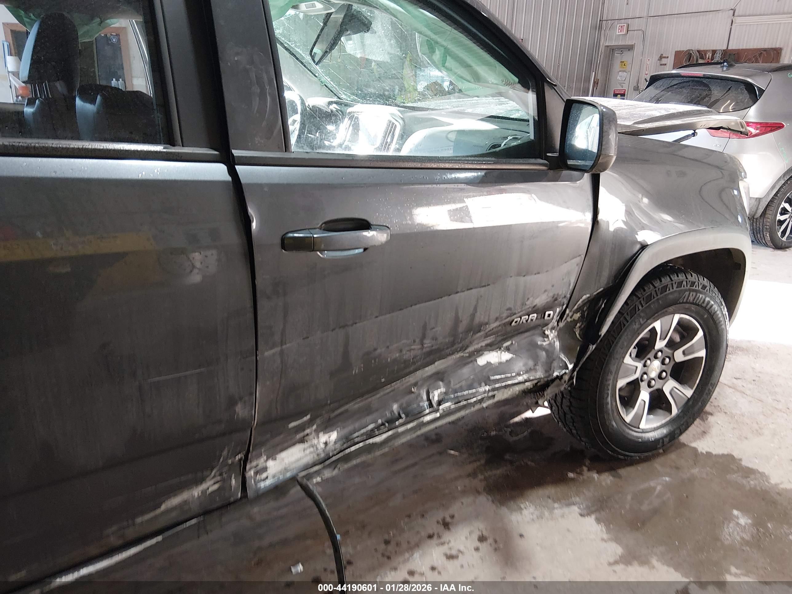 CHEVROLET COLORADO image 6