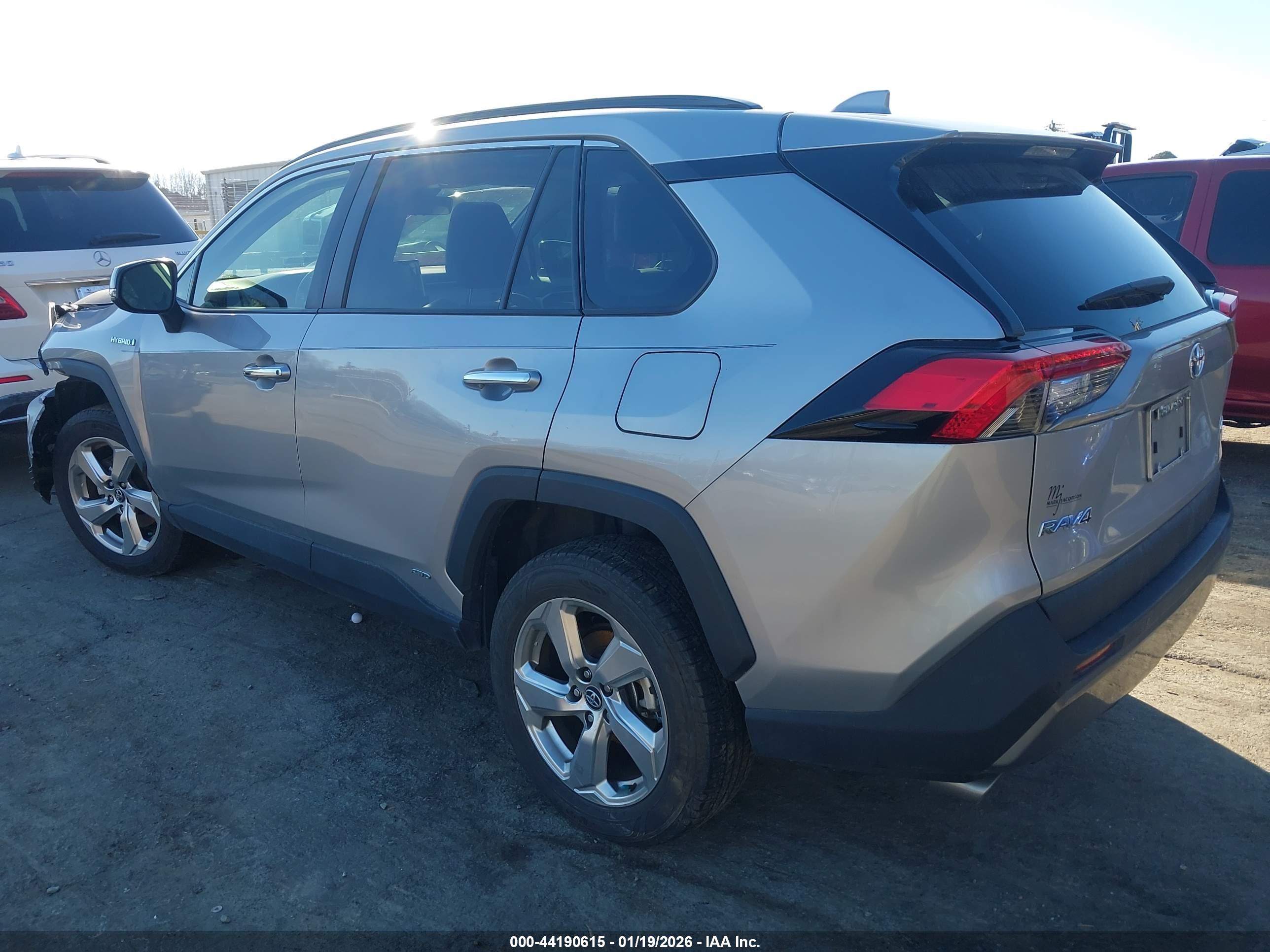 TOYOTA RAV4 image 3