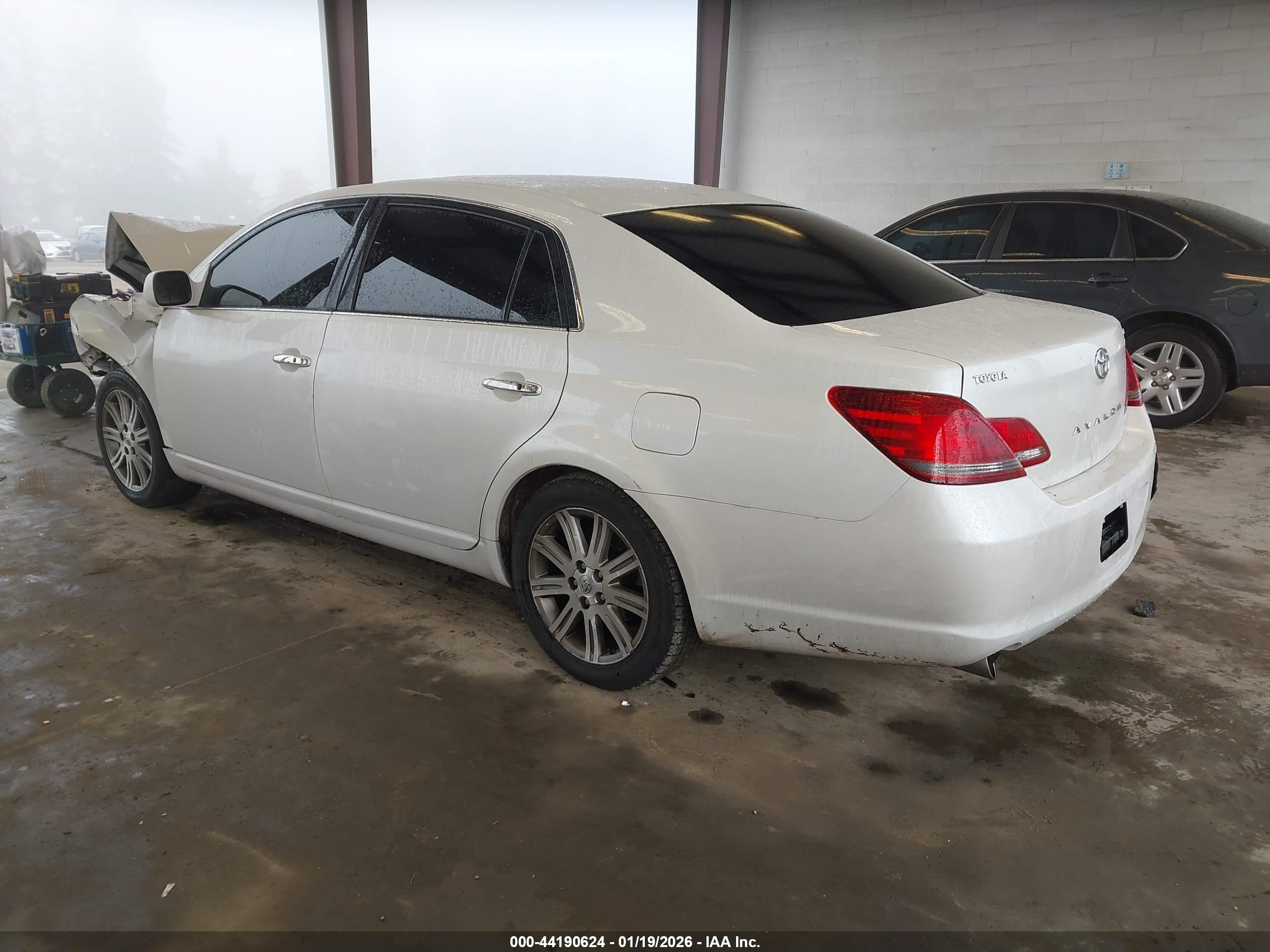 TOYOTA AVALON image 3