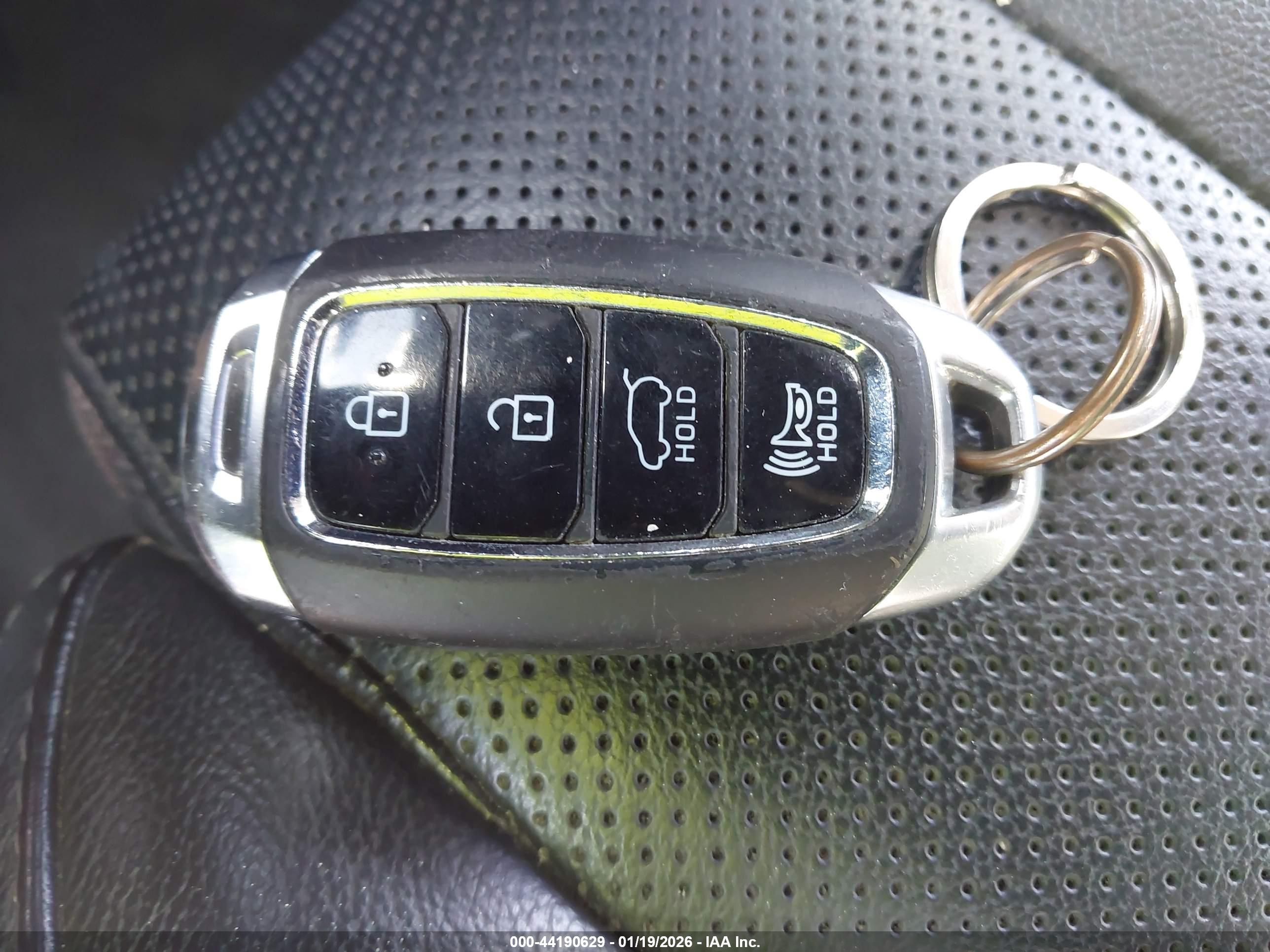 HYUNDAI SANTA image 11