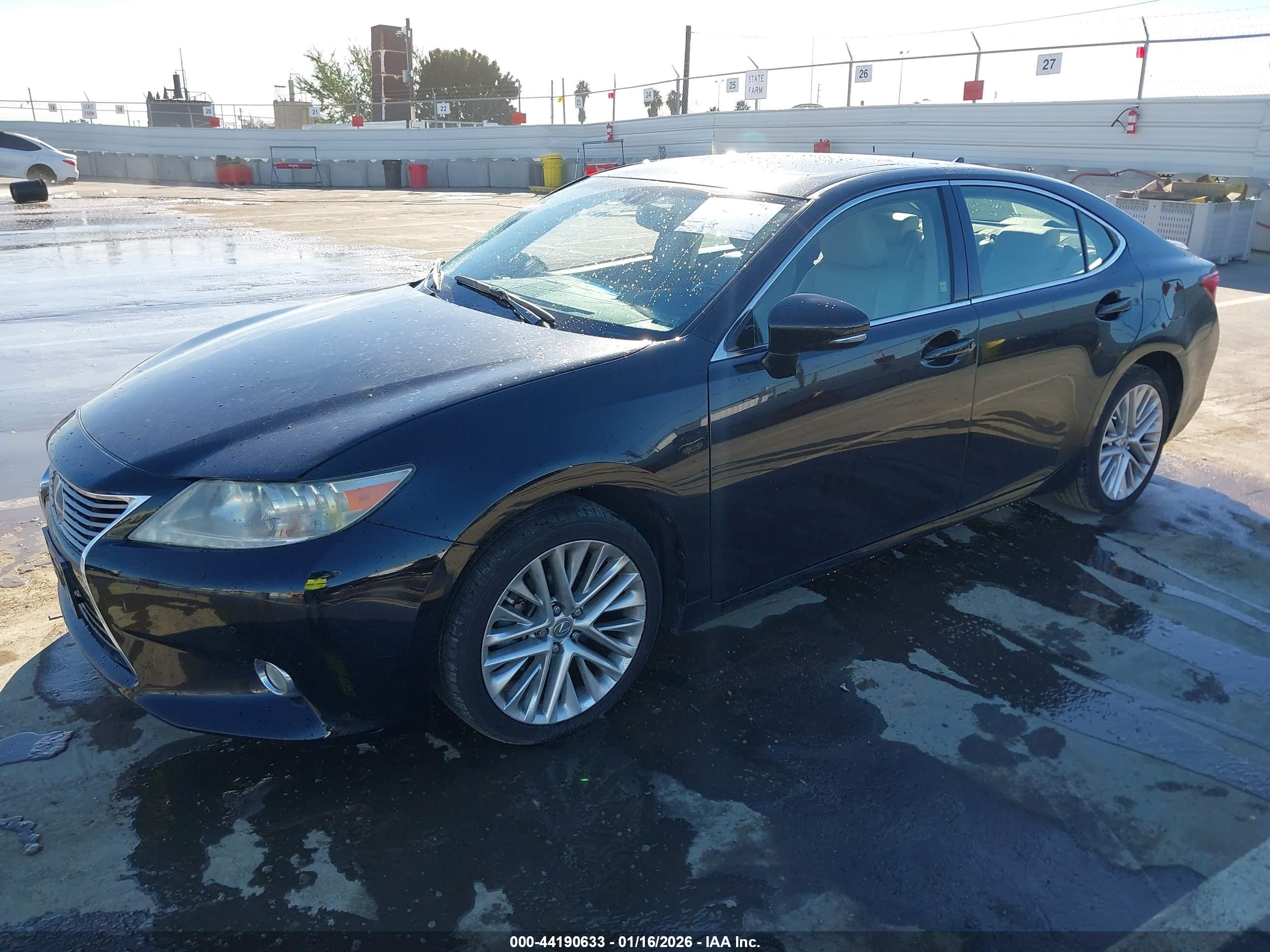 LEXUS ES image 2