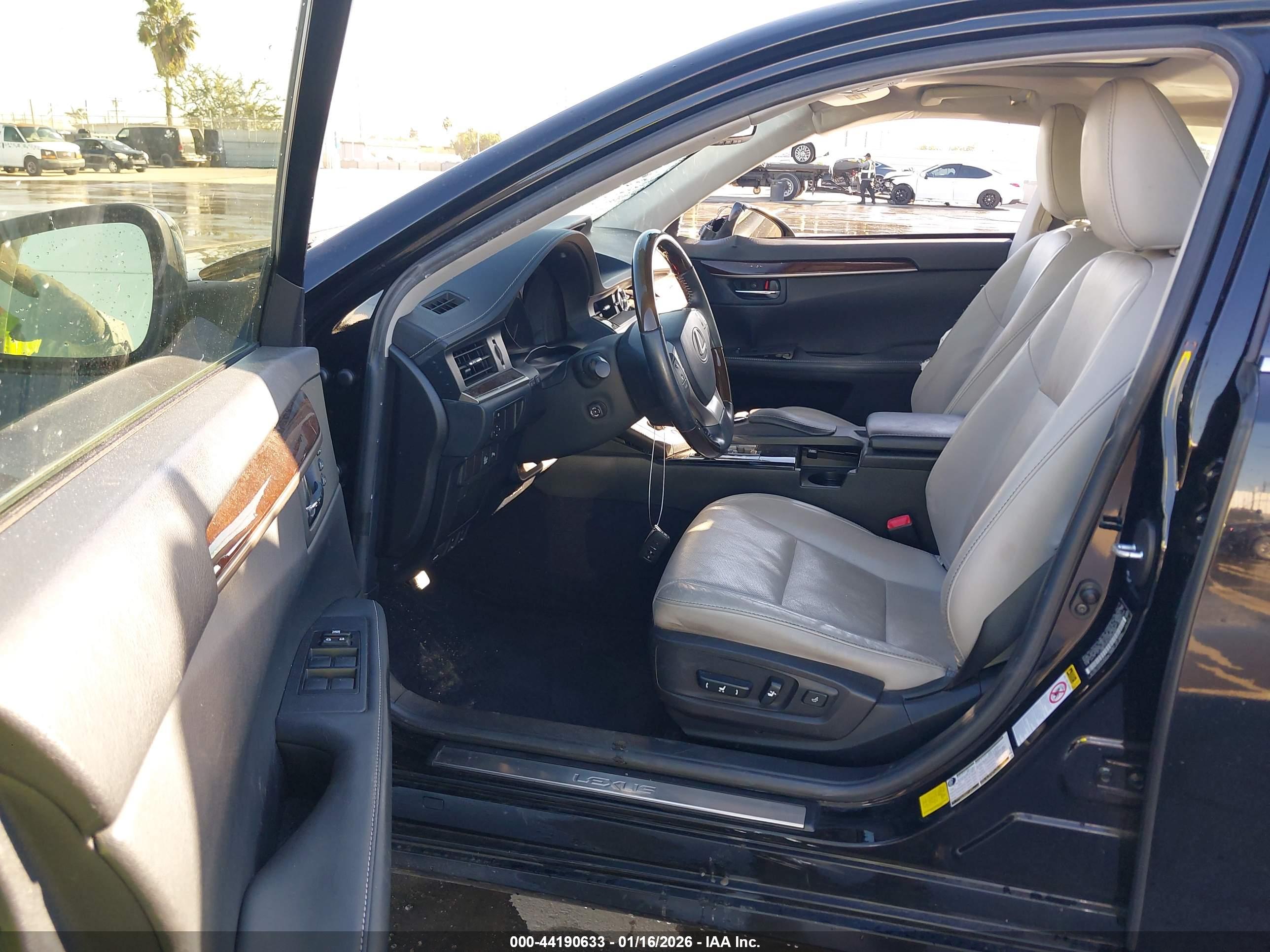 LEXUS ES image 5