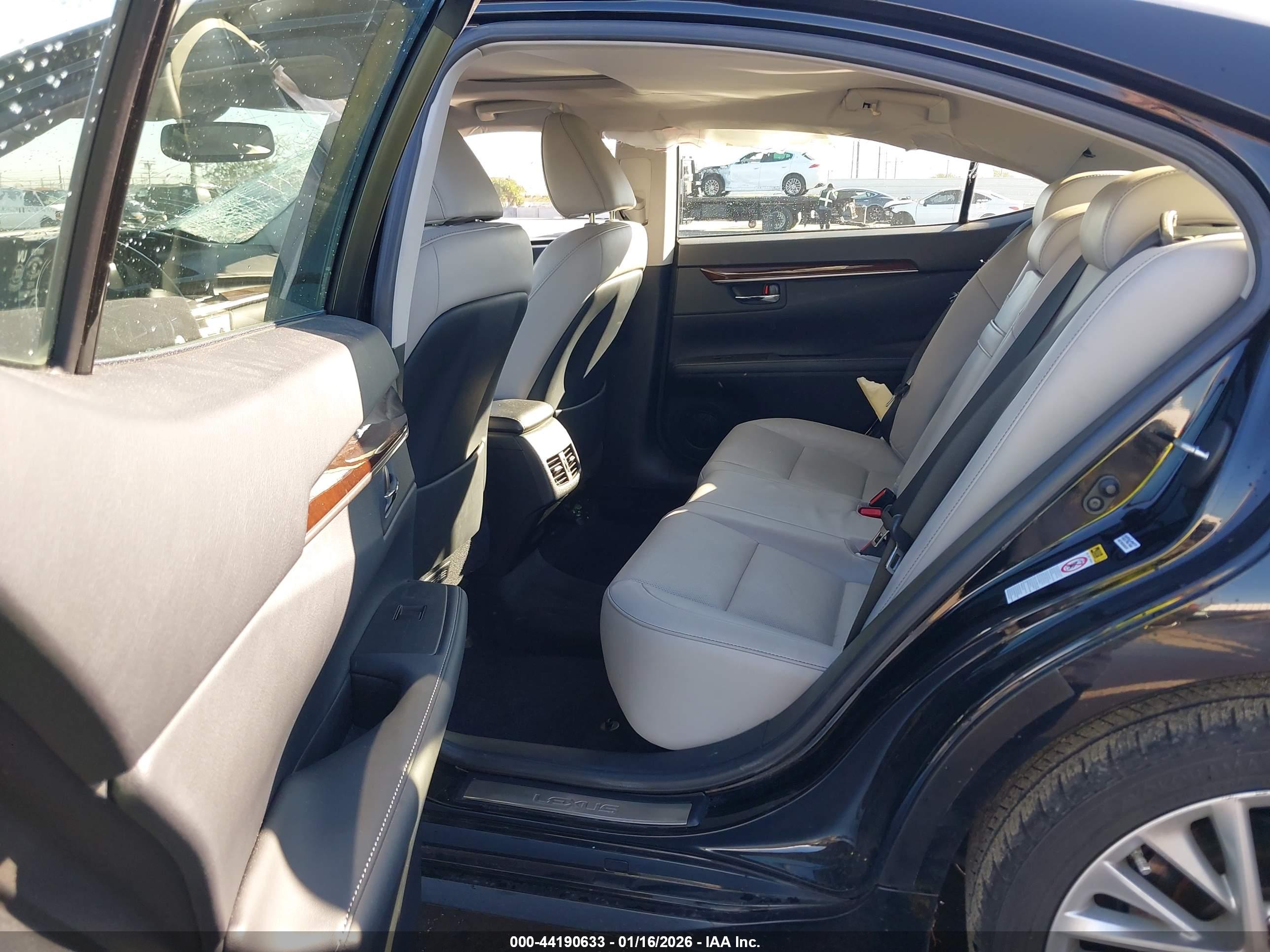 LEXUS ES image 8