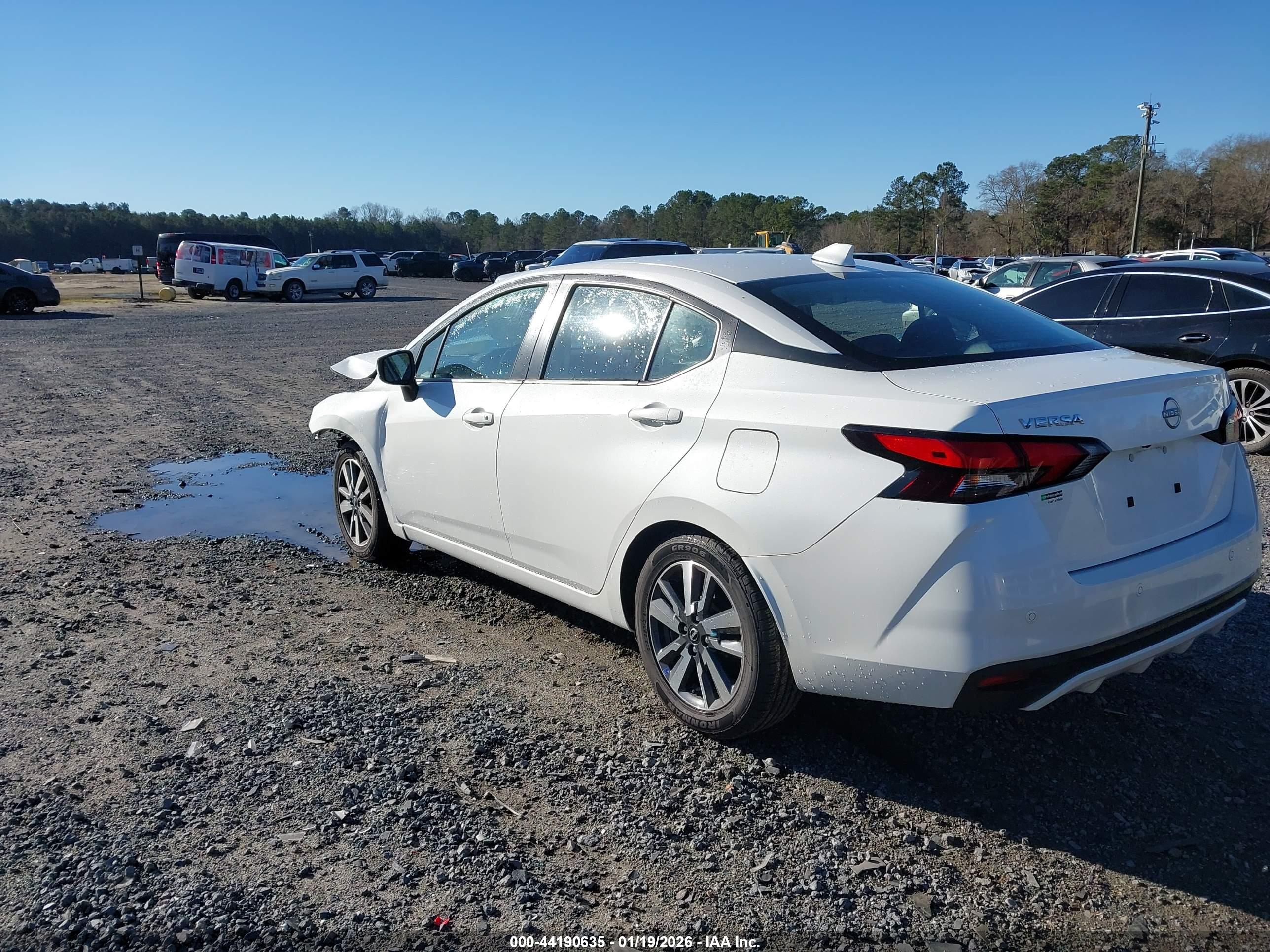 NISSAN VERSA image 3