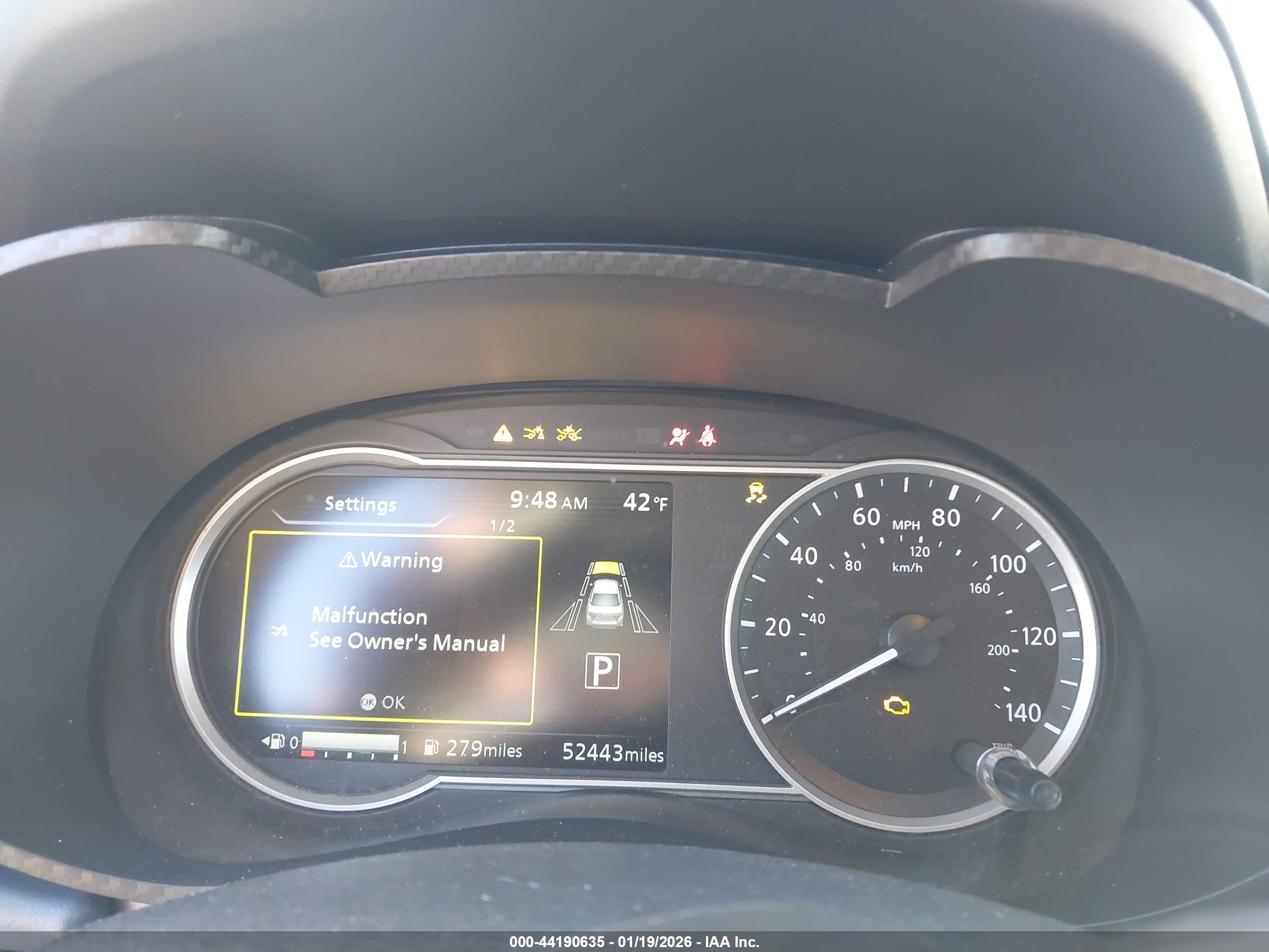 NISSAN VERSA image 7