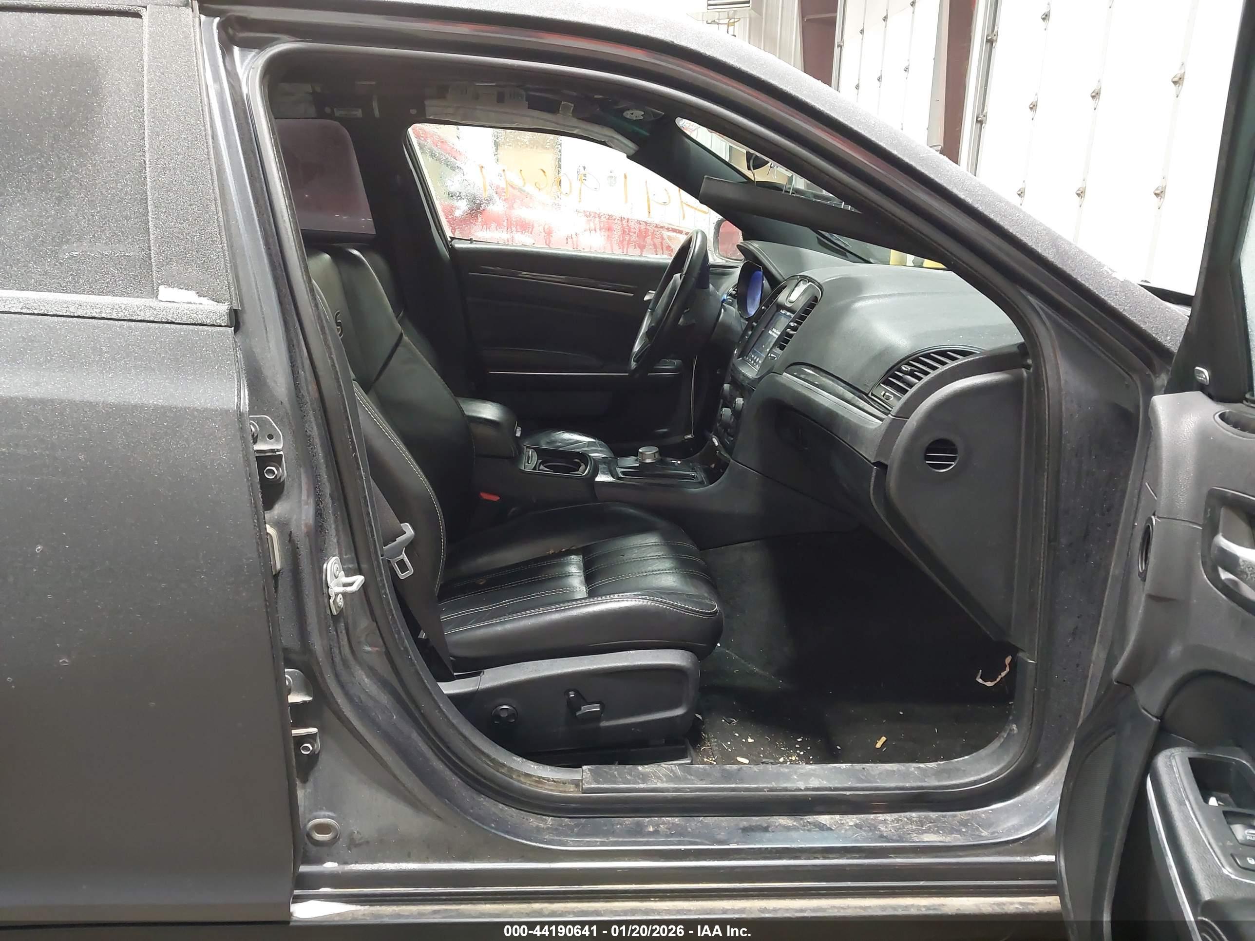 CHRYSLER 300 image 5
