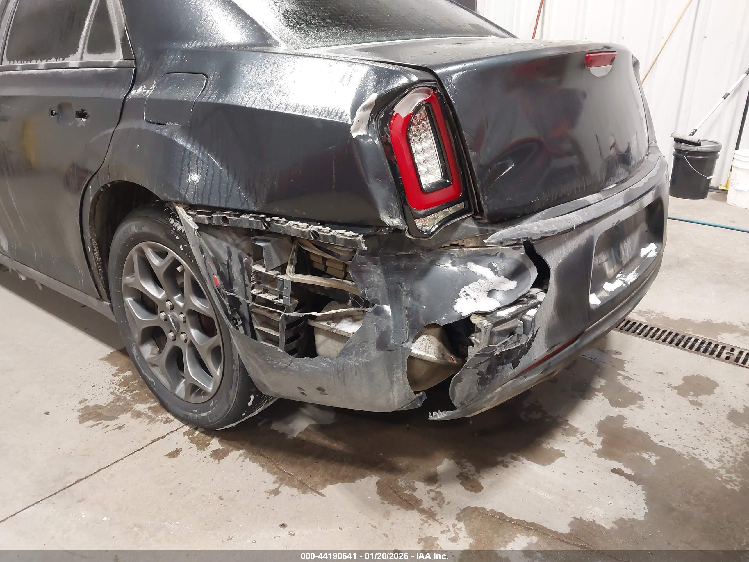 CHRYSLER 300 image 6
