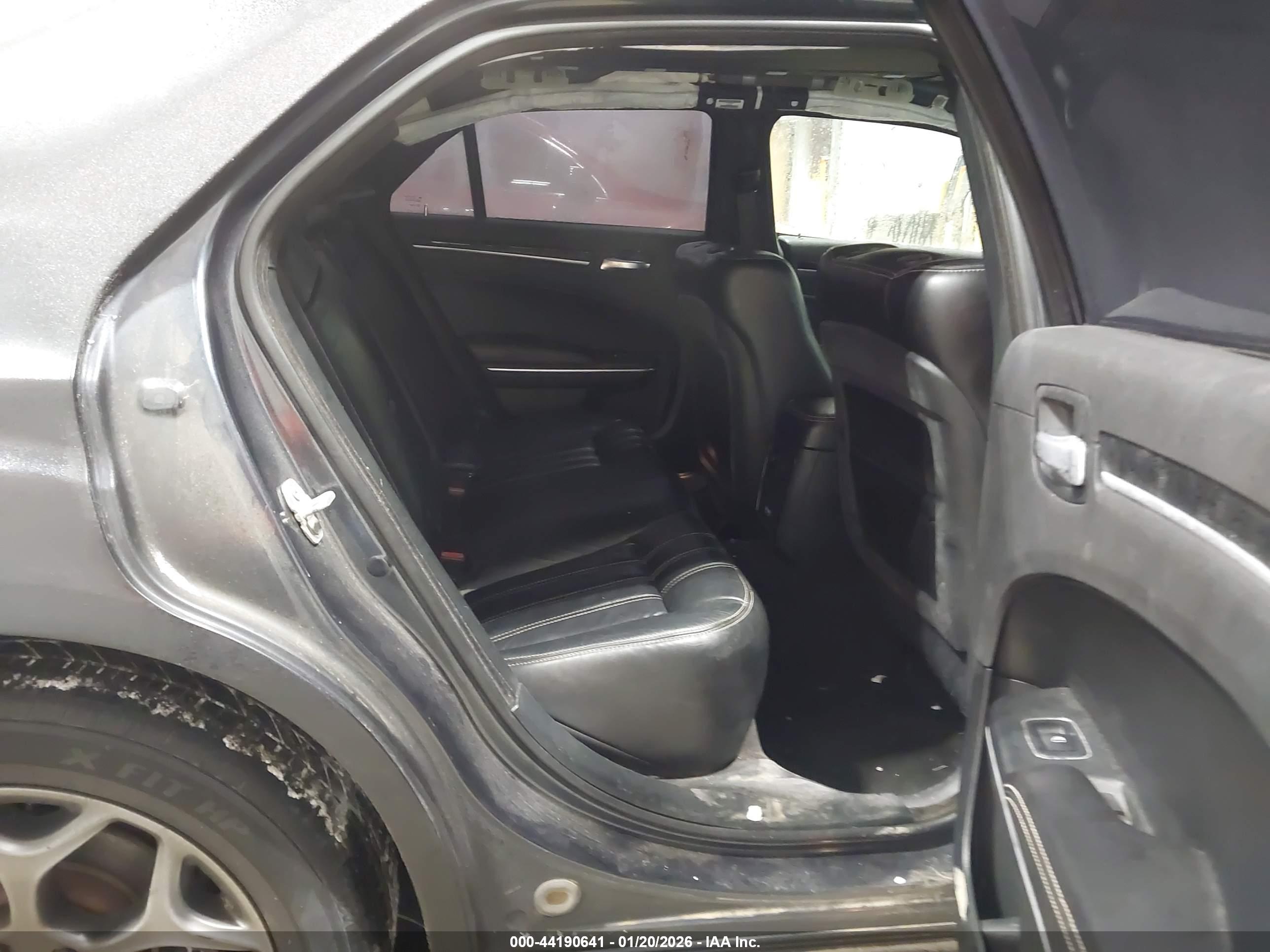 CHRYSLER 300 image 8