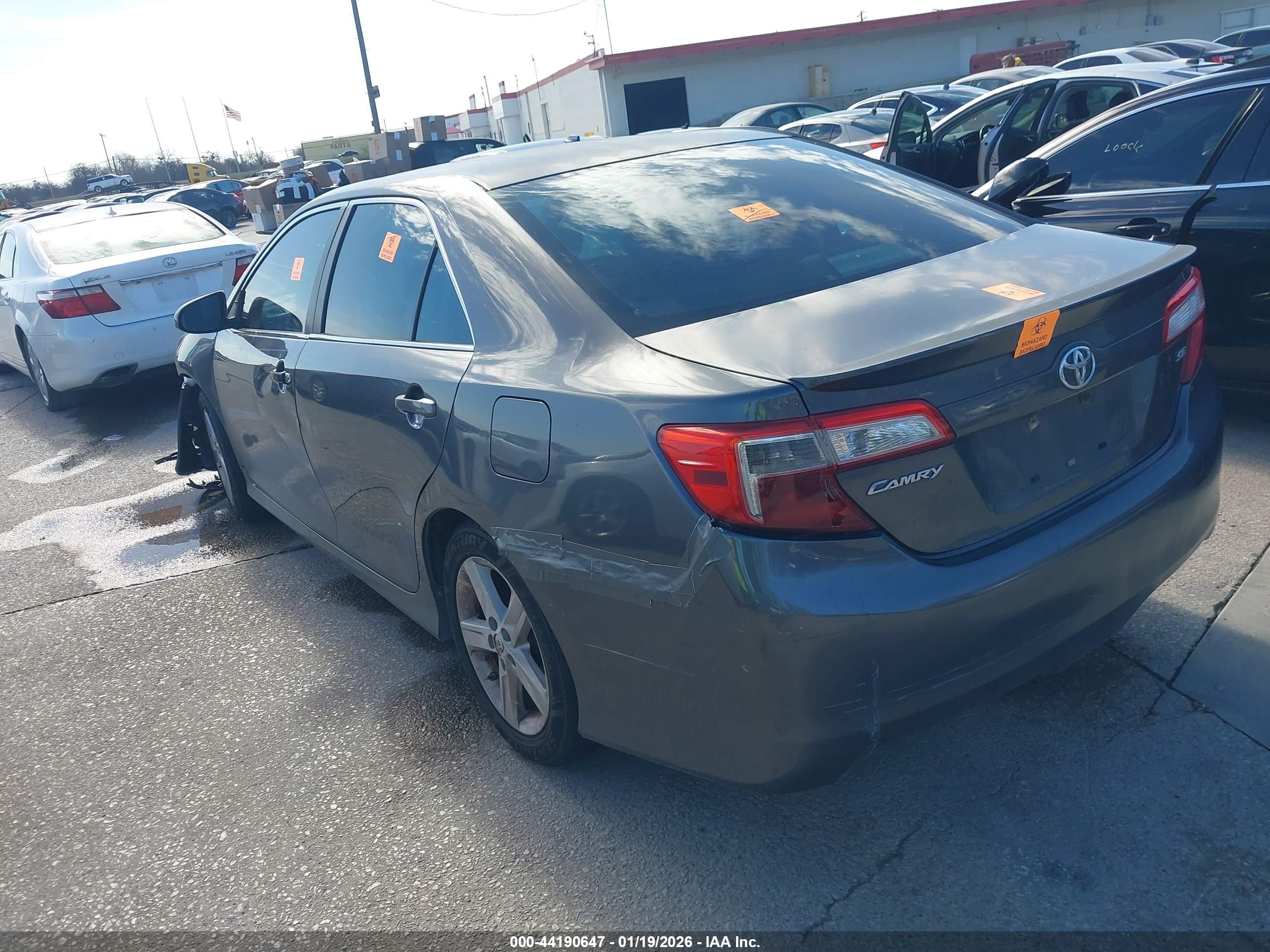 TOYOTA CAMRY image 3