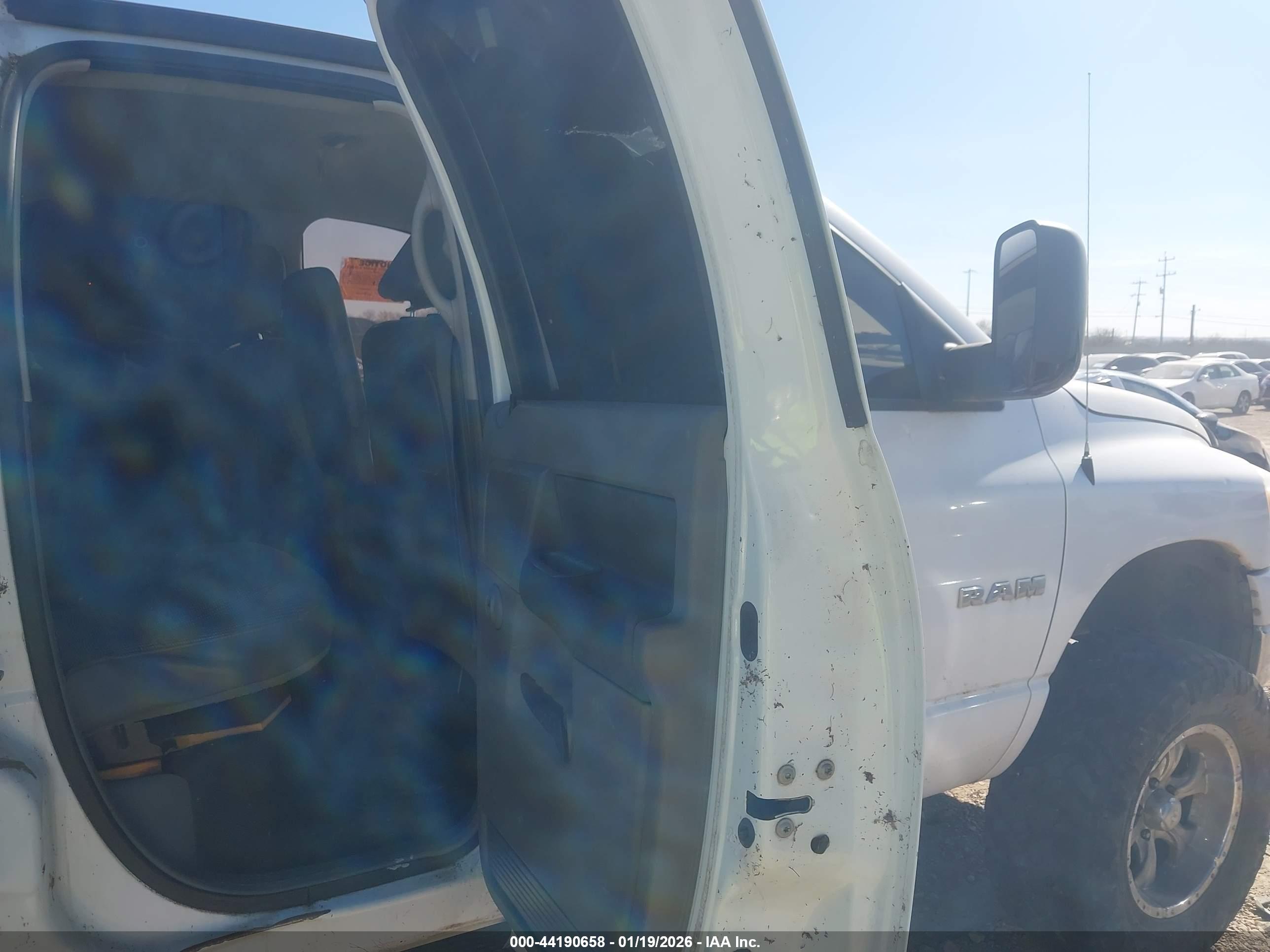 DODGE RAM image 8