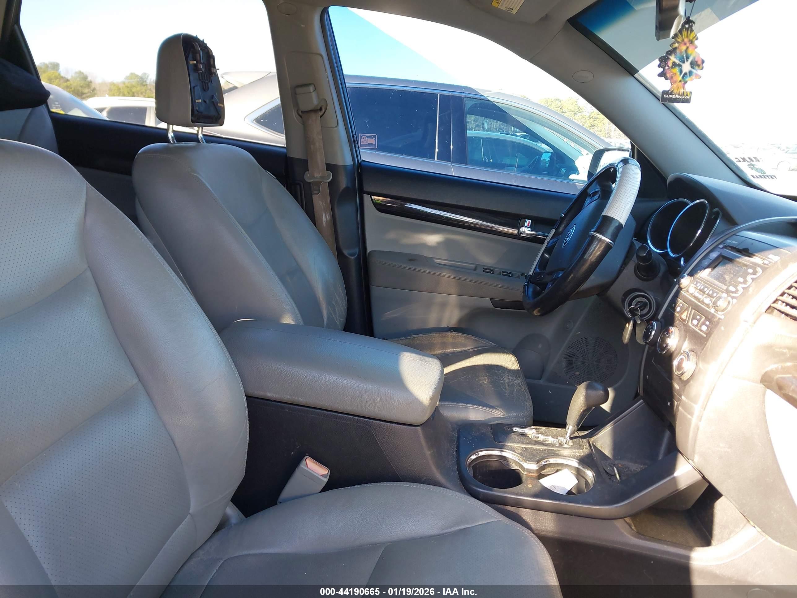 KIA SORENTO image 5
