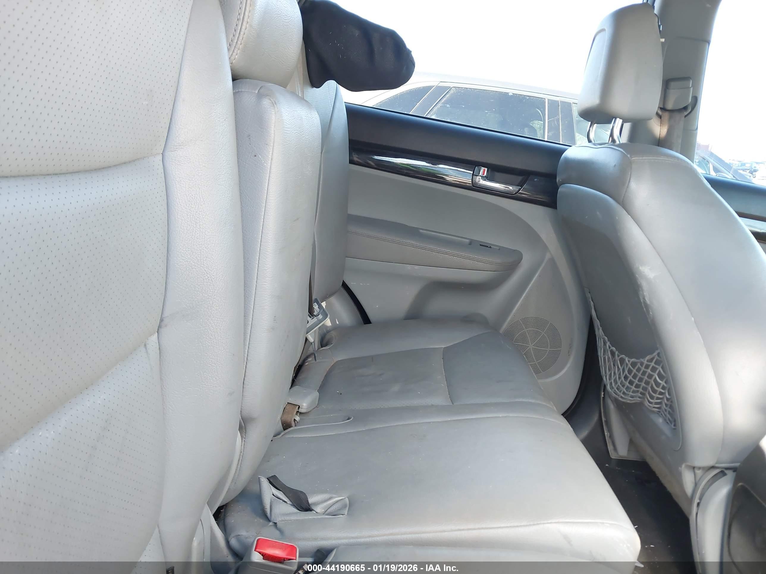KIA SORENTO image 8