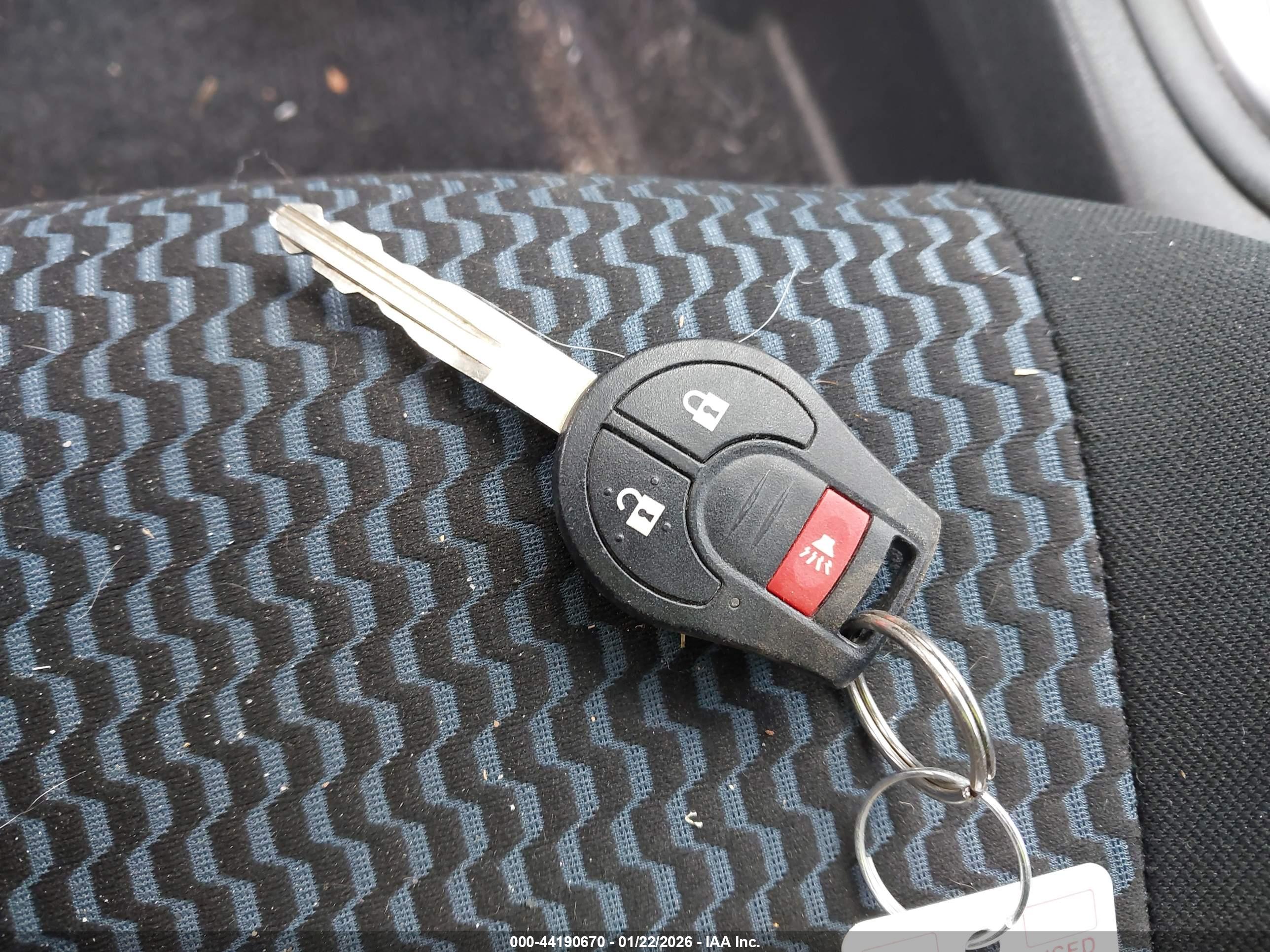 NISSAN VERSA image 11