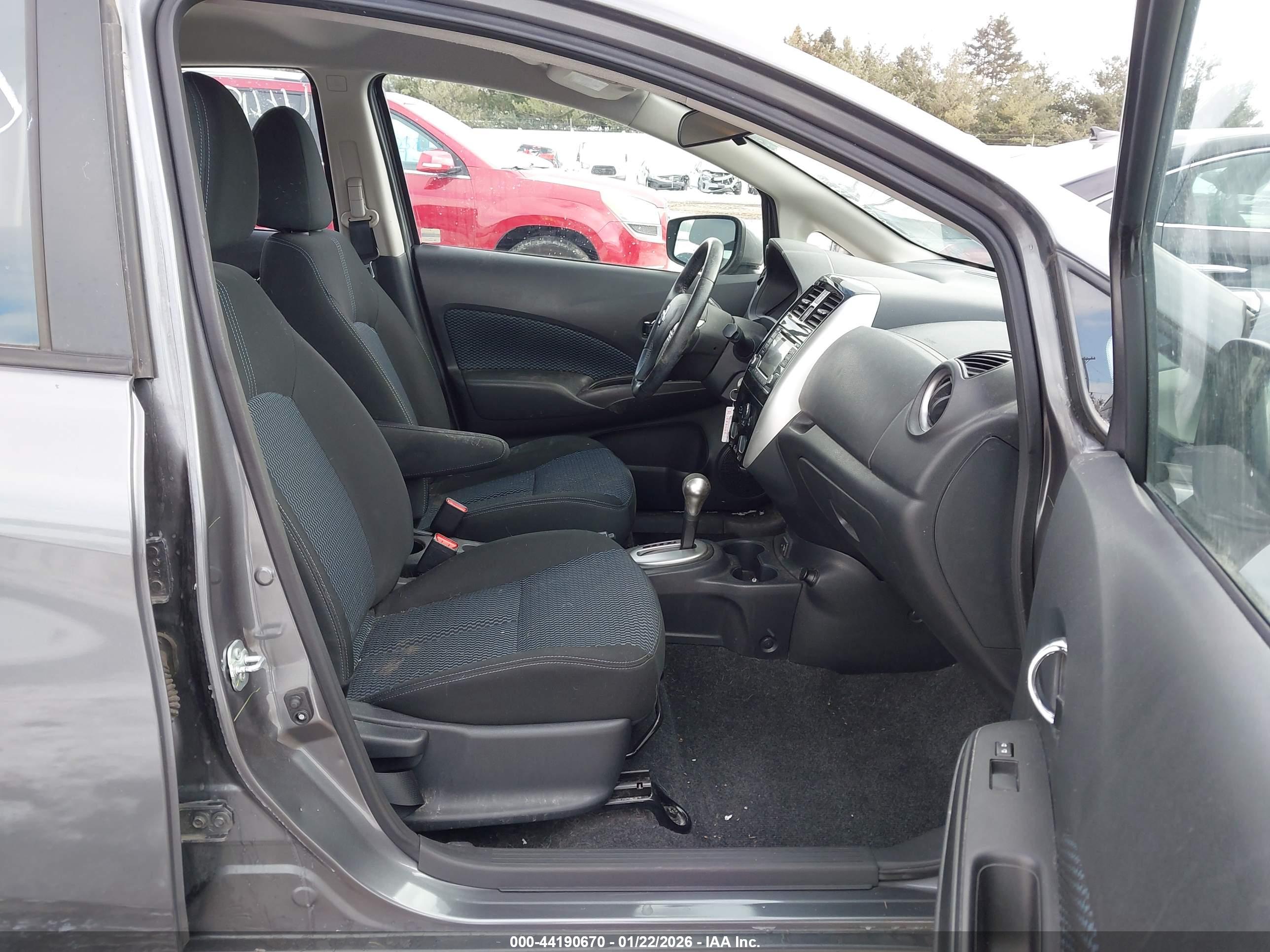 NISSAN VERSA image 5