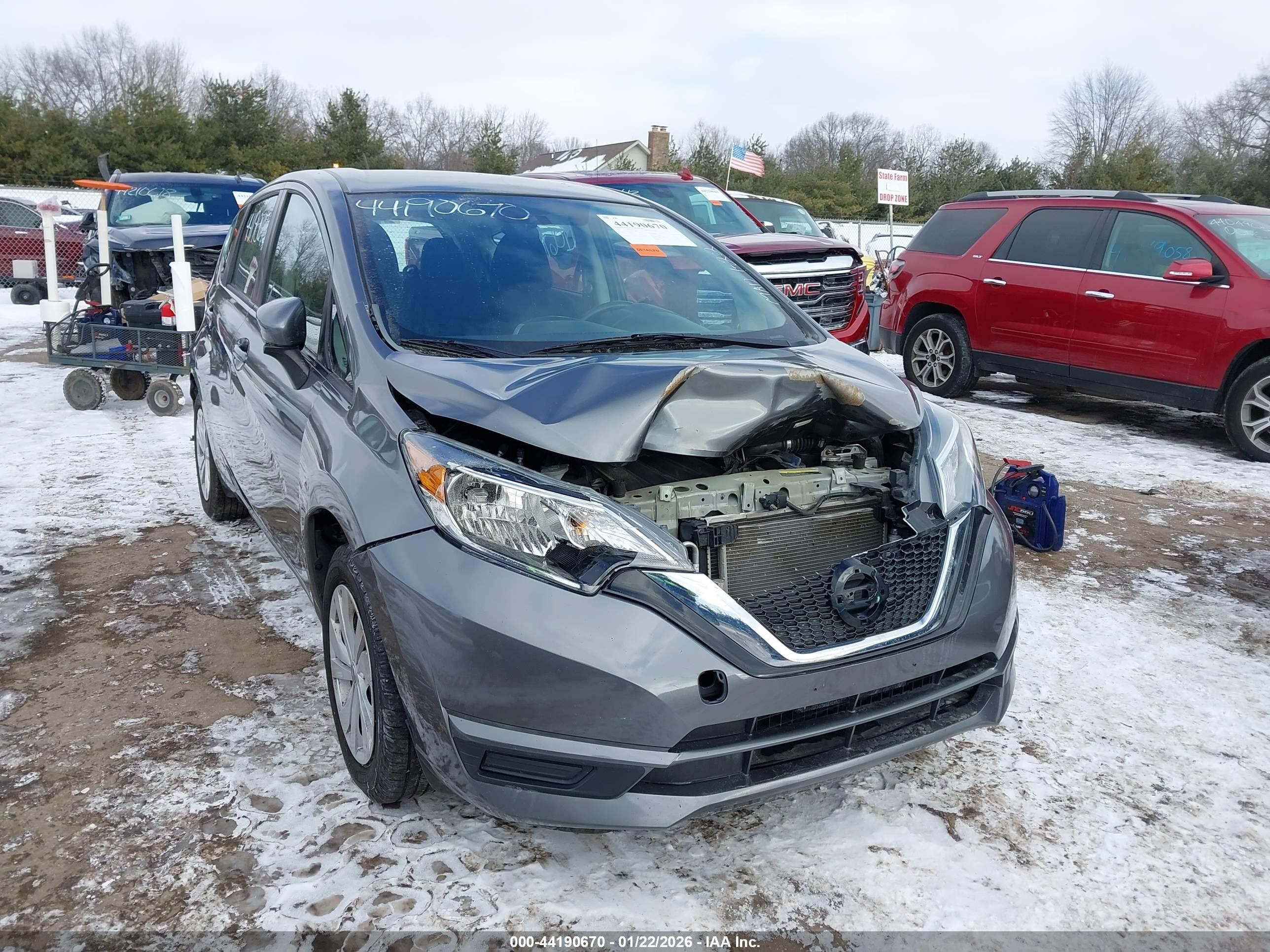 NISSAN VERSA image 6