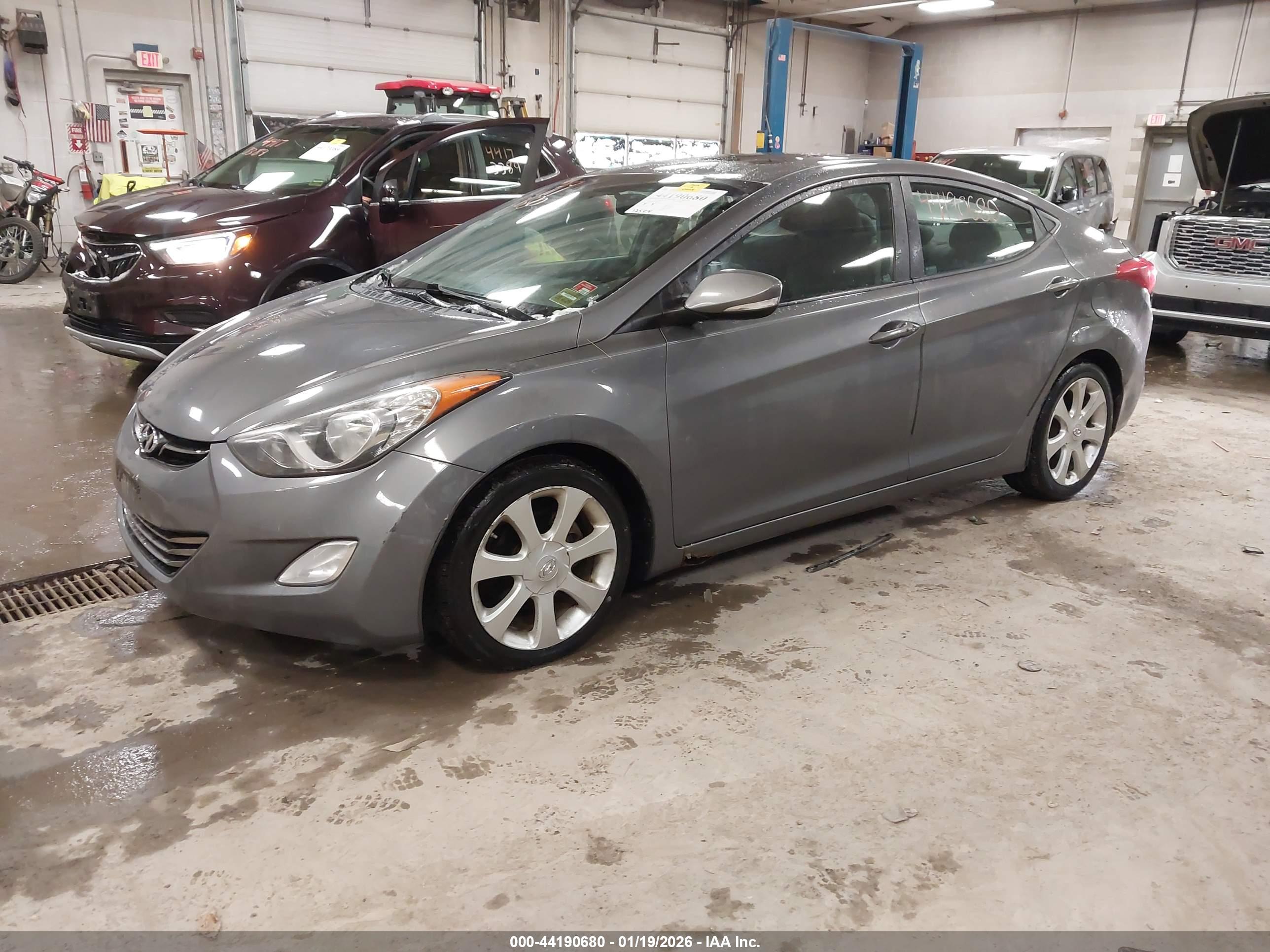 HYUNDAI ELANTRA image 2