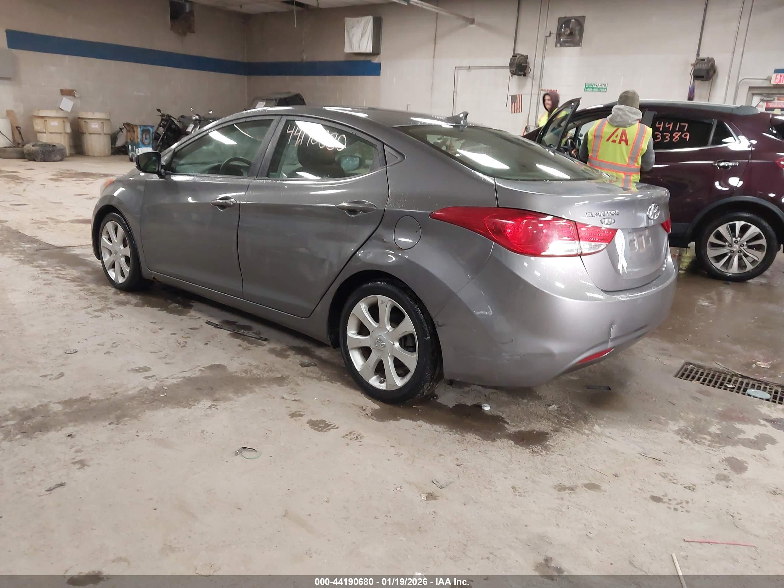 HYUNDAI ELANTRA image 3