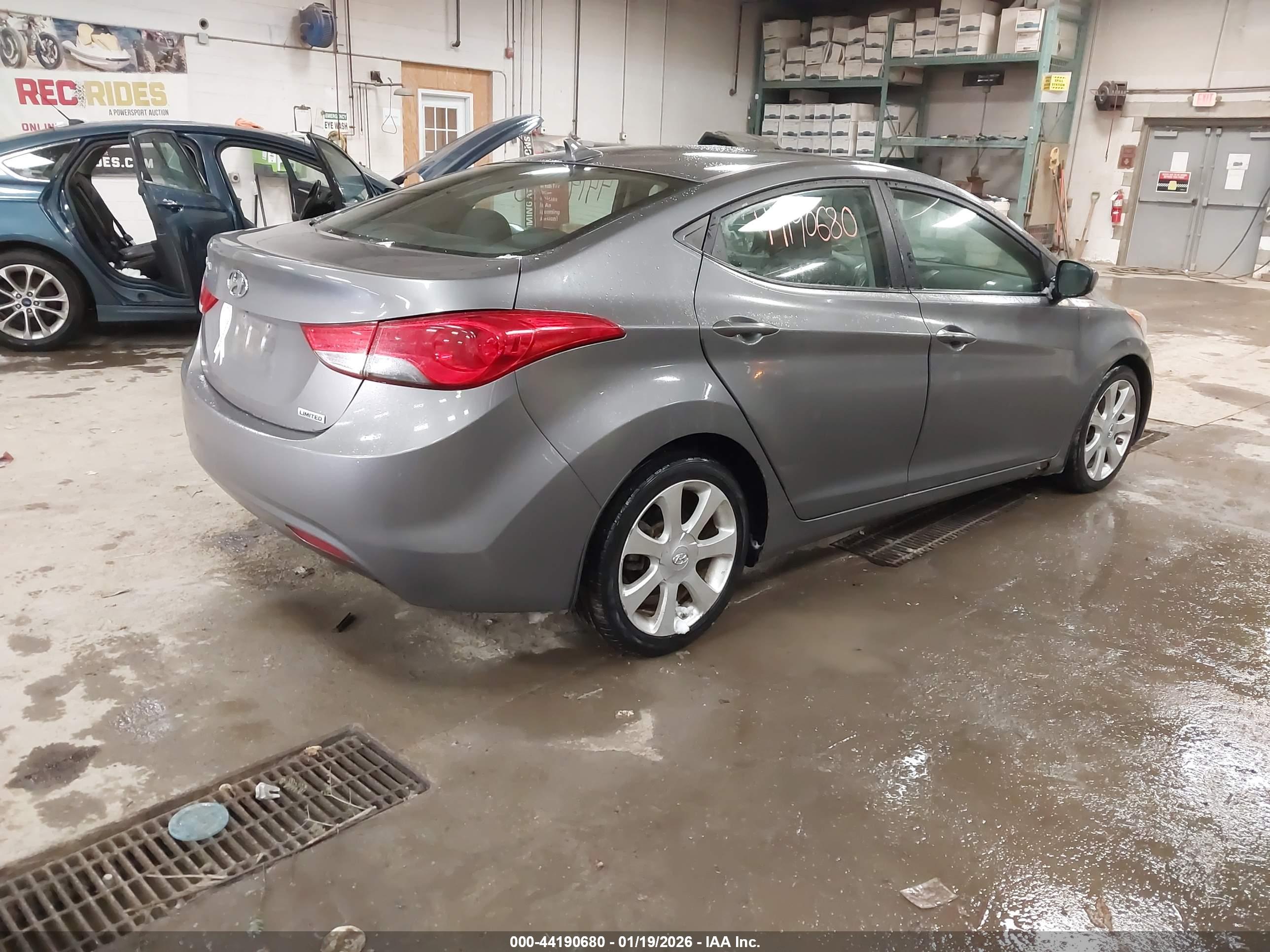 HYUNDAI ELANTRA image 4