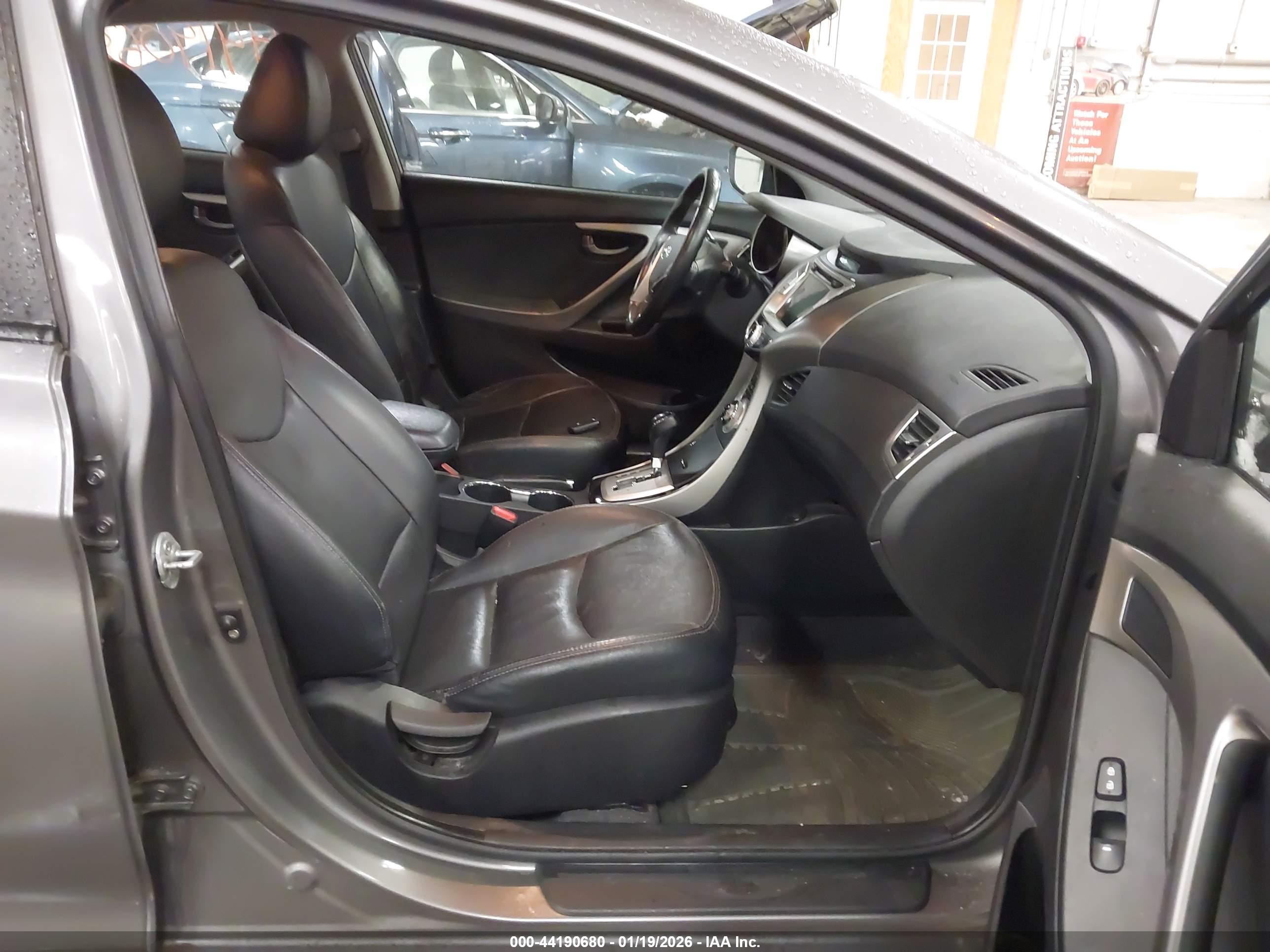 HYUNDAI ELANTRA image 5