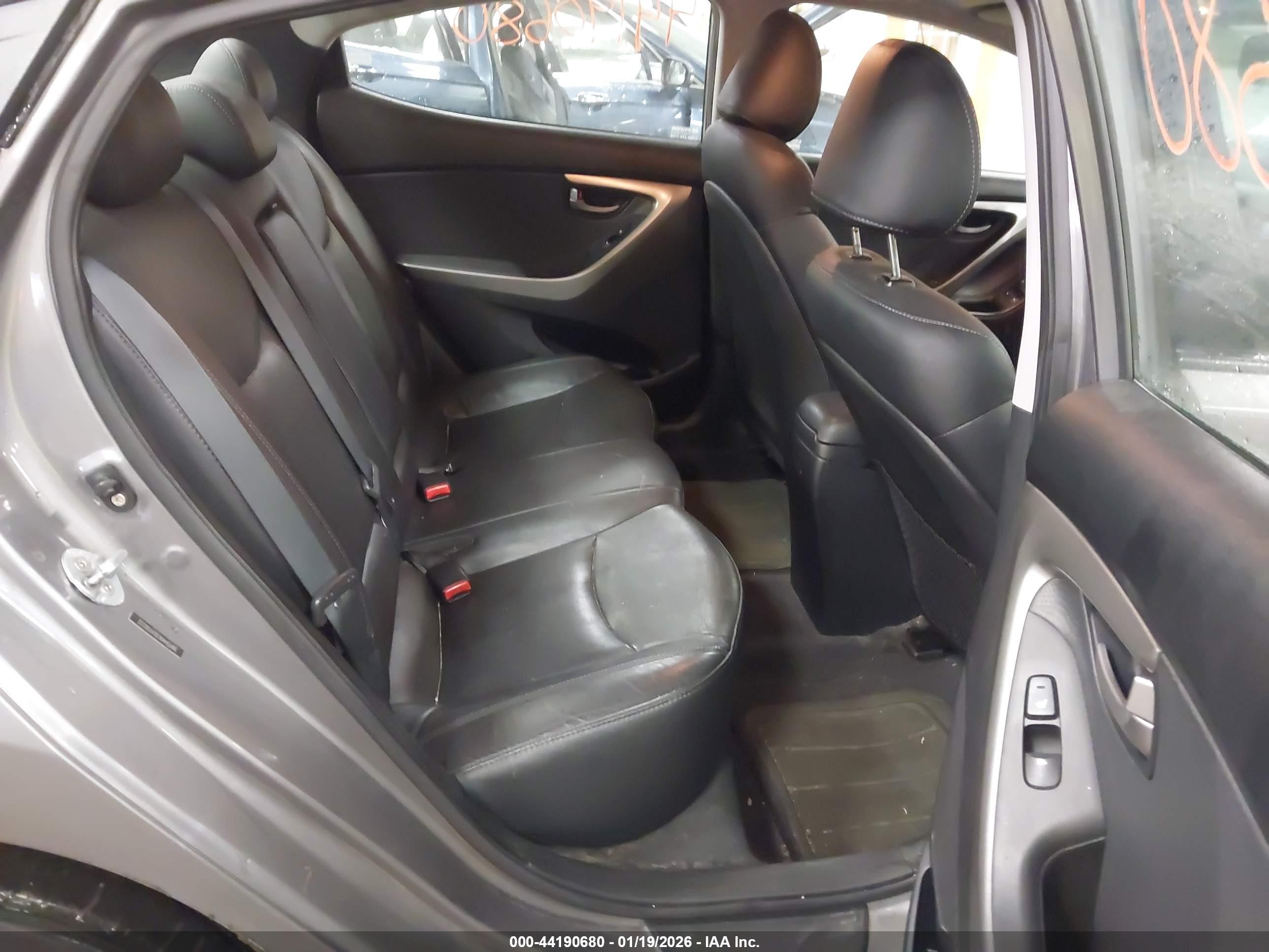 HYUNDAI ELANTRA image 8