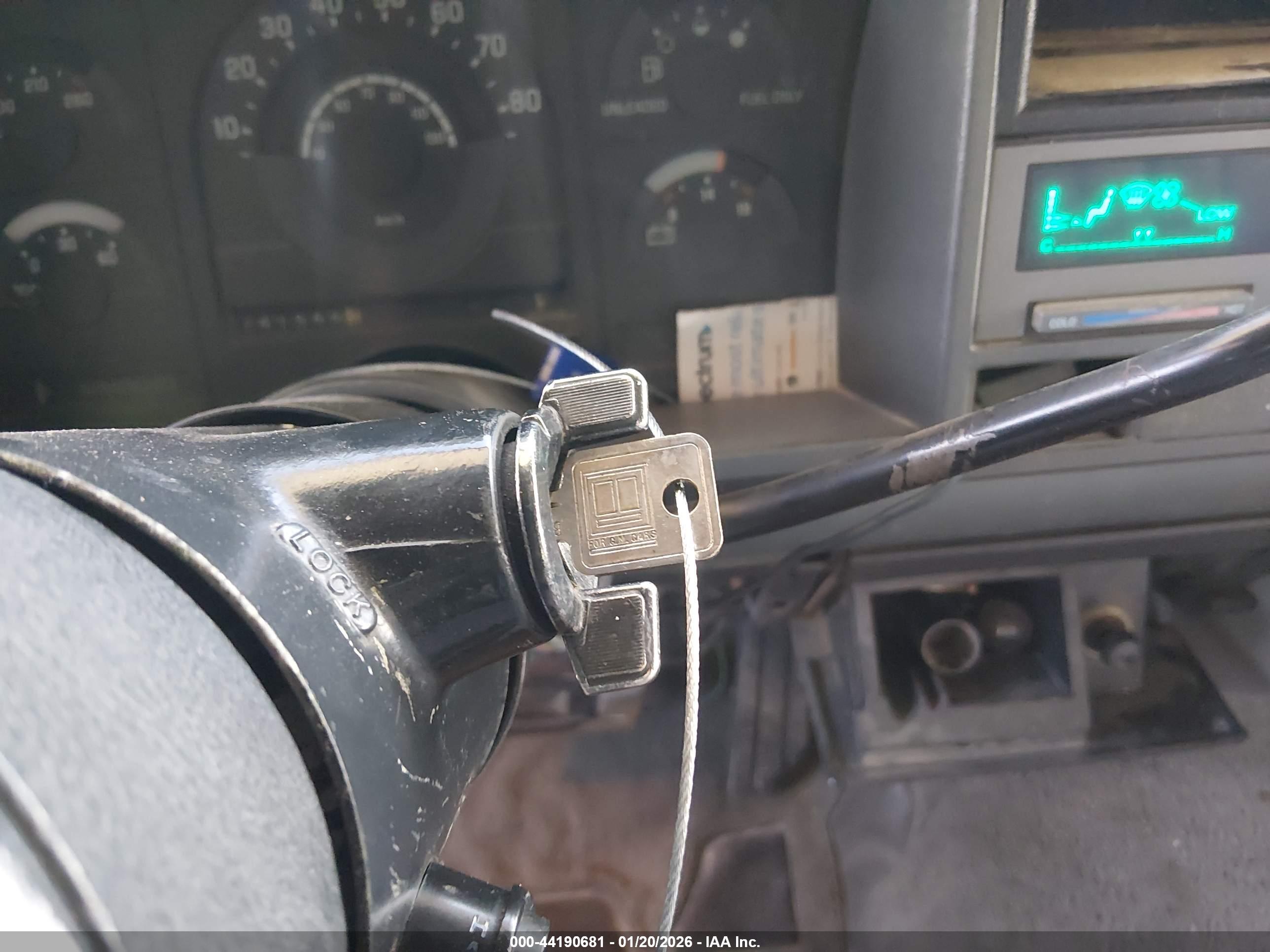 CHEVROLET GMT-400 image 11