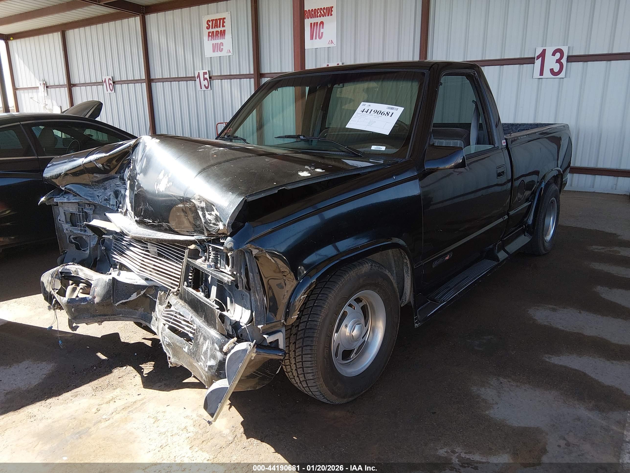 CHEVROLET GMT-400 image 2