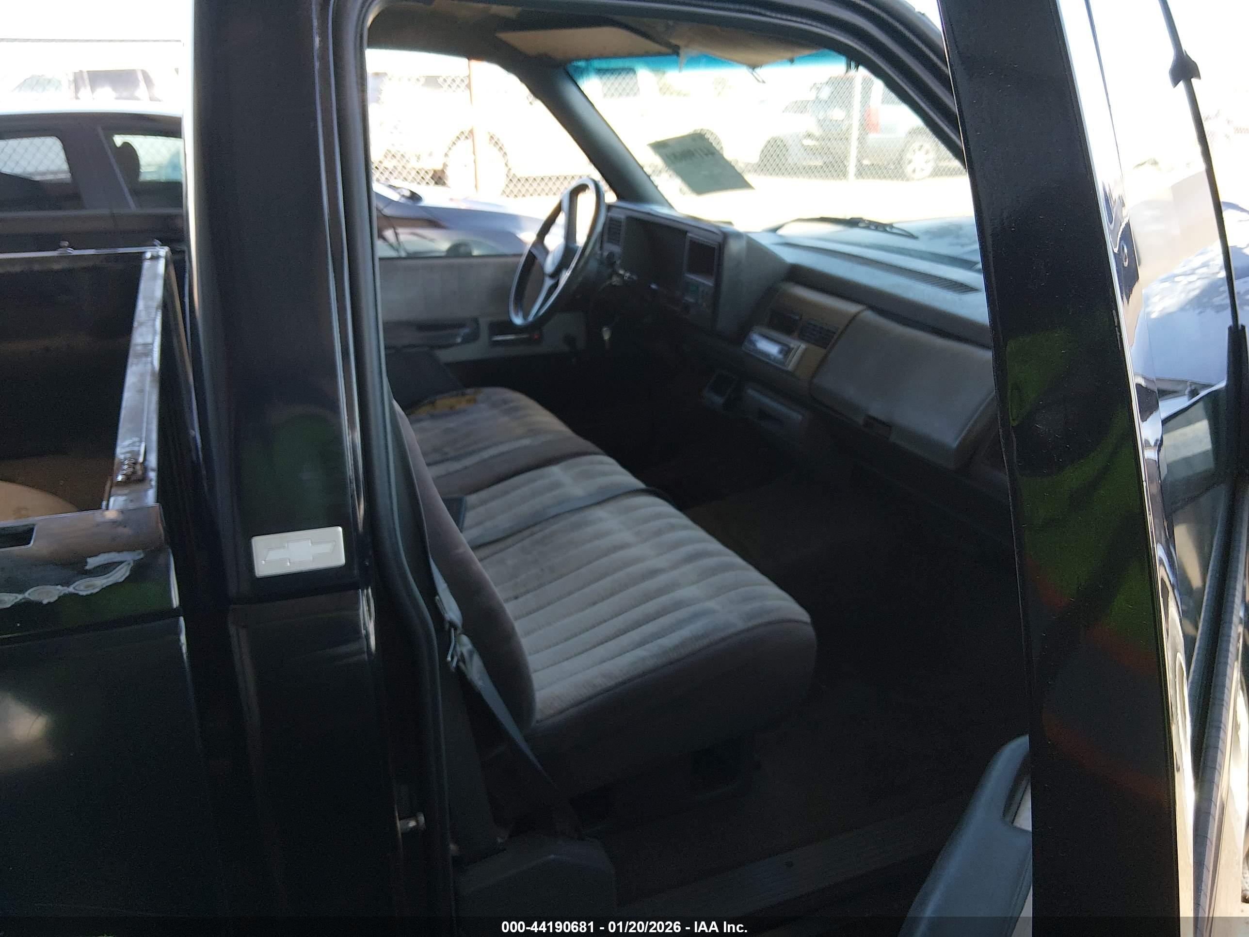 CHEVROLET GMT-400 image 5