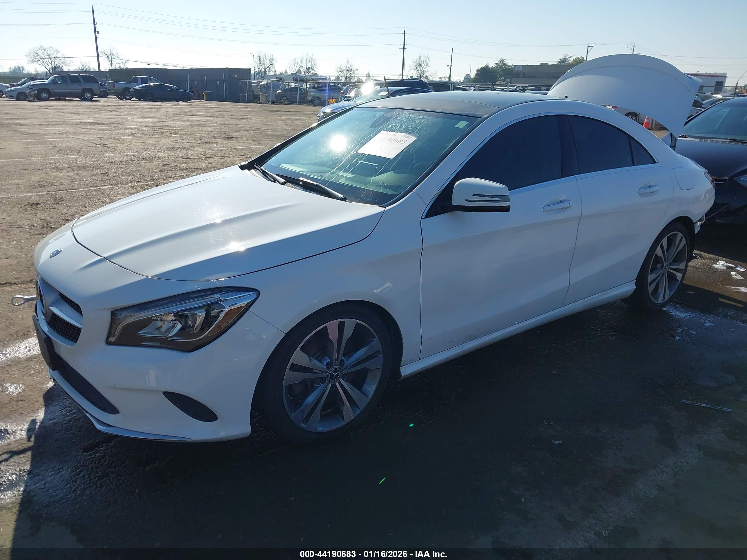 MERCEDES-BENZ CLA image 2