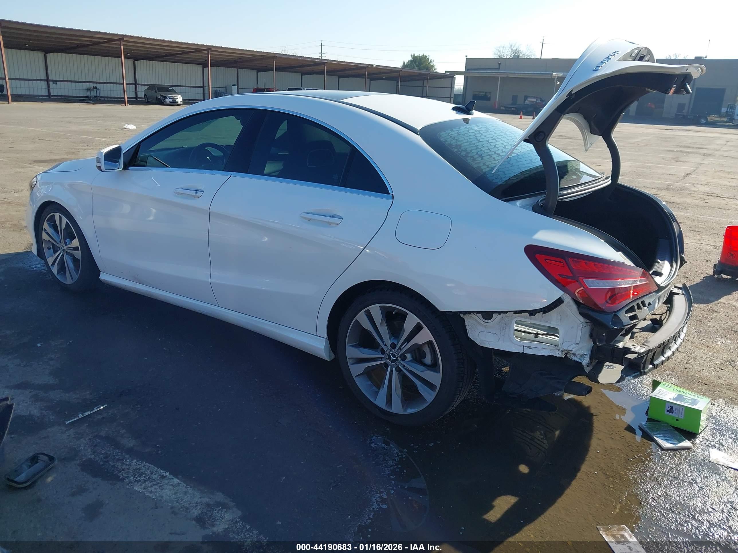 MERCEDES-BENZ CLA image 3