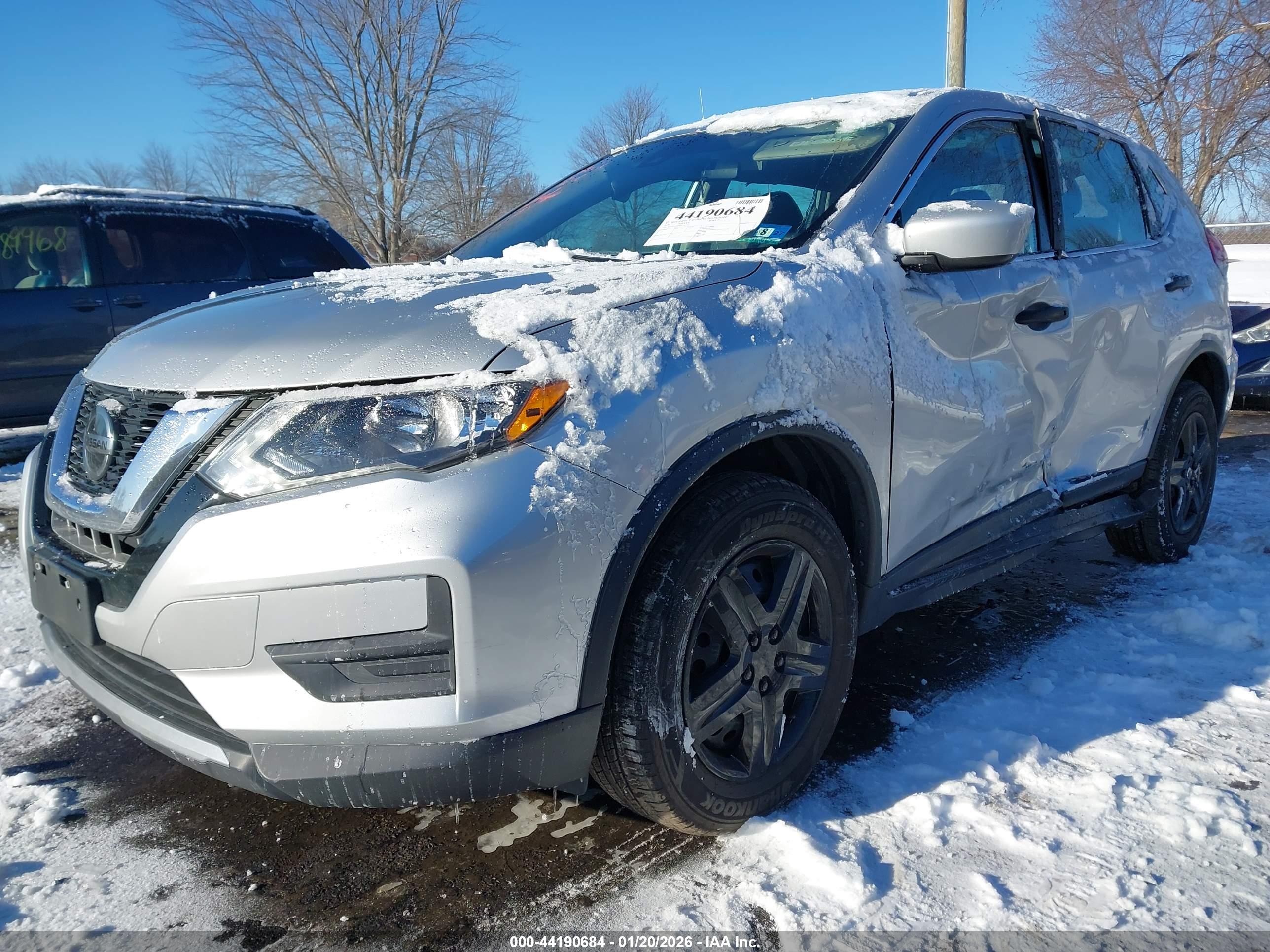 NISSAN ROGUE image 2